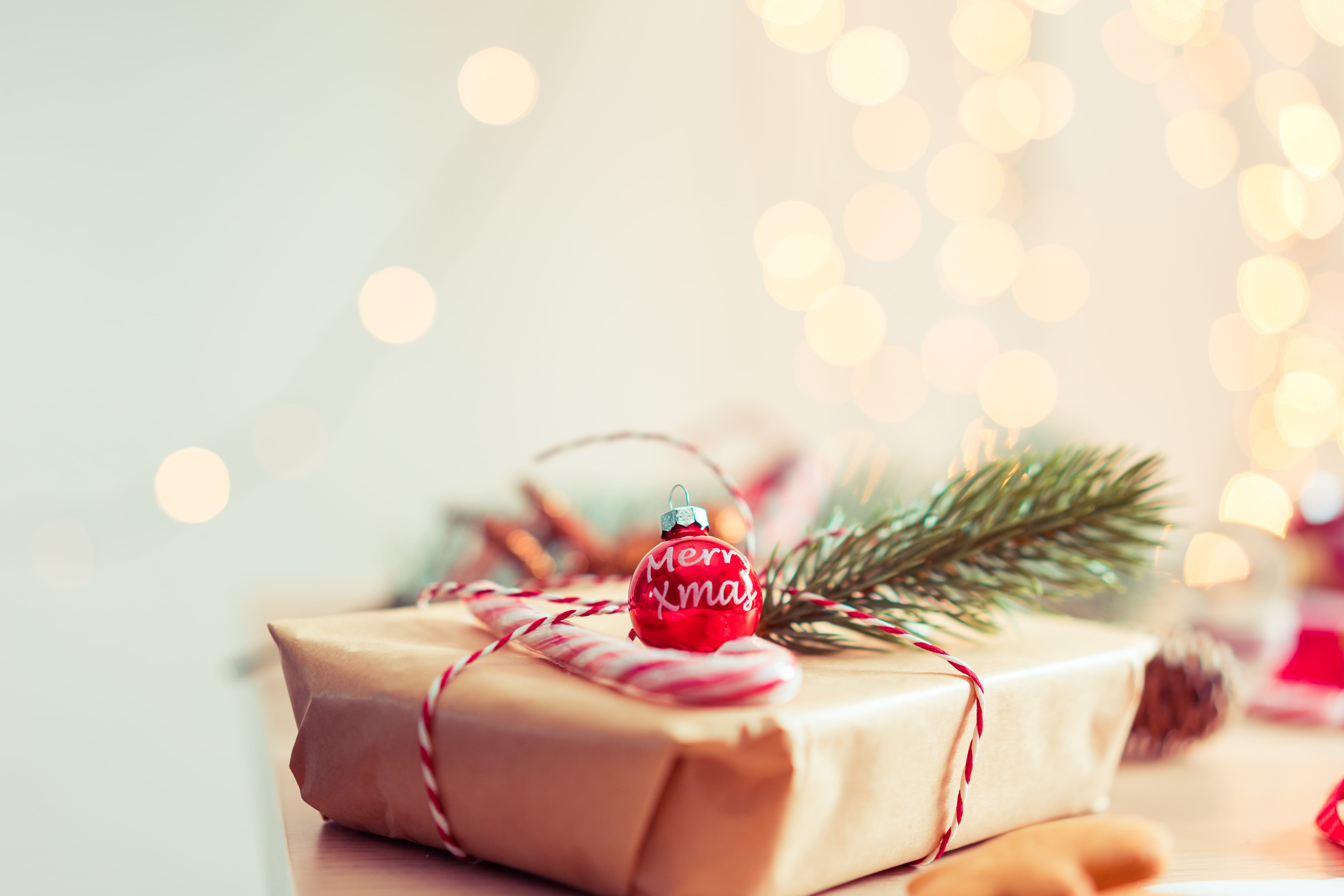 lovely, present, bokeh, christmas lights, merry, selective focus, still life, celebration, 4K, tree, gift box, close-up, holidays, christmas presents, HD Wallpaper