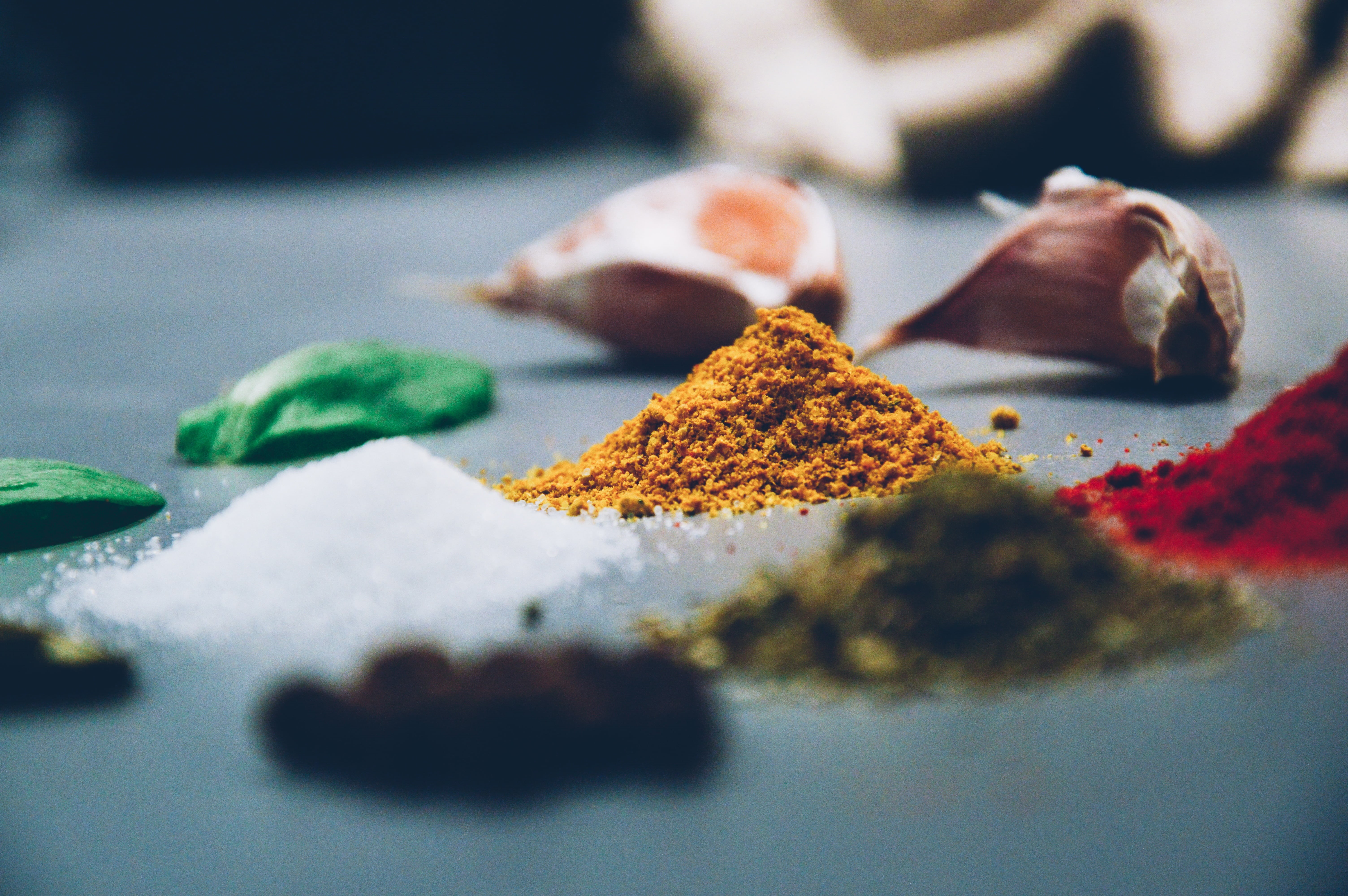 paprika, leaves, kitchen, natural, cardamom, 5K, autumn, diet, cinnamon, basil, spice, black, fresh, flavor, ginger, organic, food, day, indoors, delicious, HD Wallpaper
