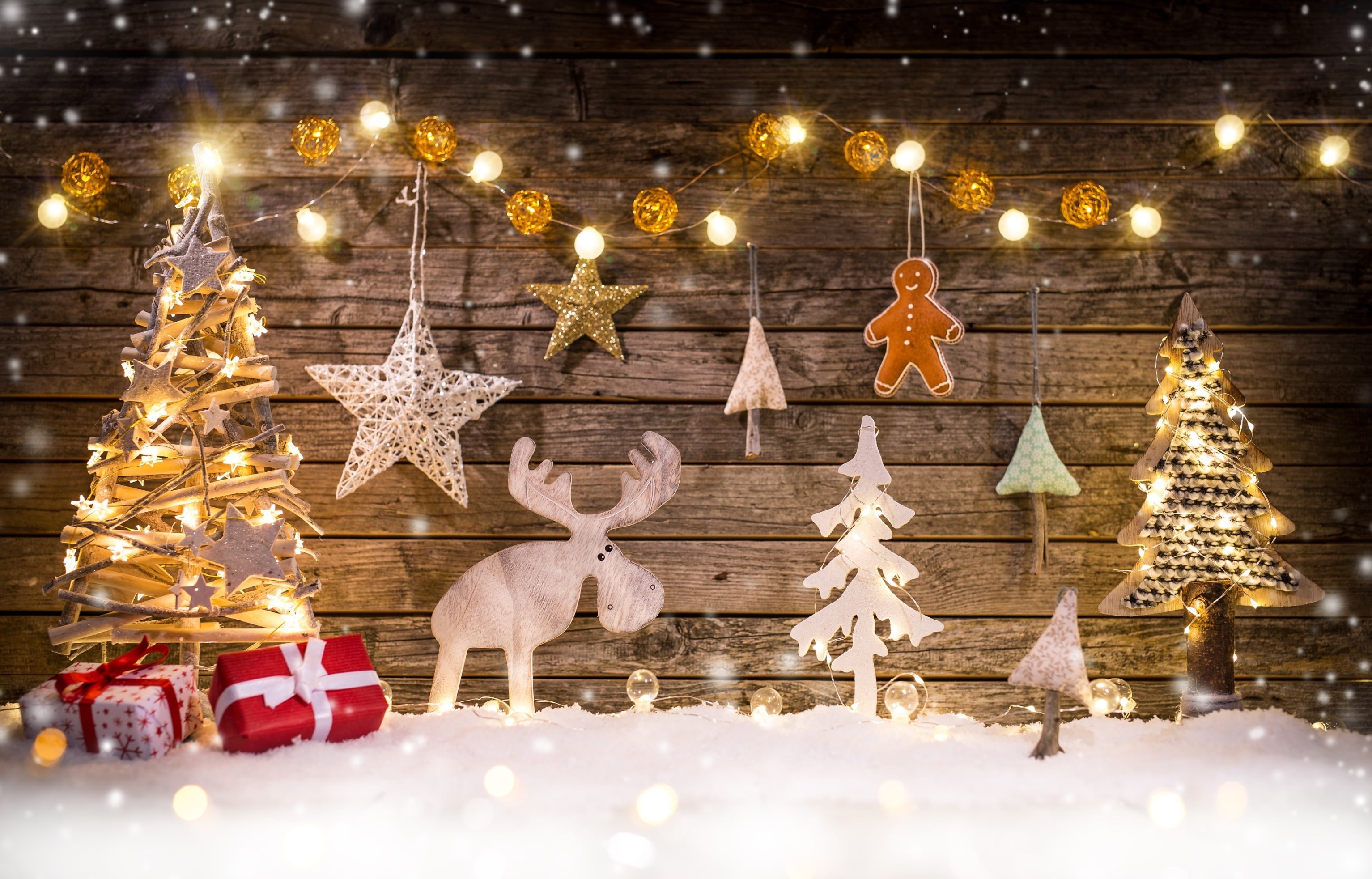 red, december, wood - Material, christmas Ornament, merry christmas, defocused, white, decoration, string, winter, gold Colored, christmas Tree, glowing, HD Wallpaper