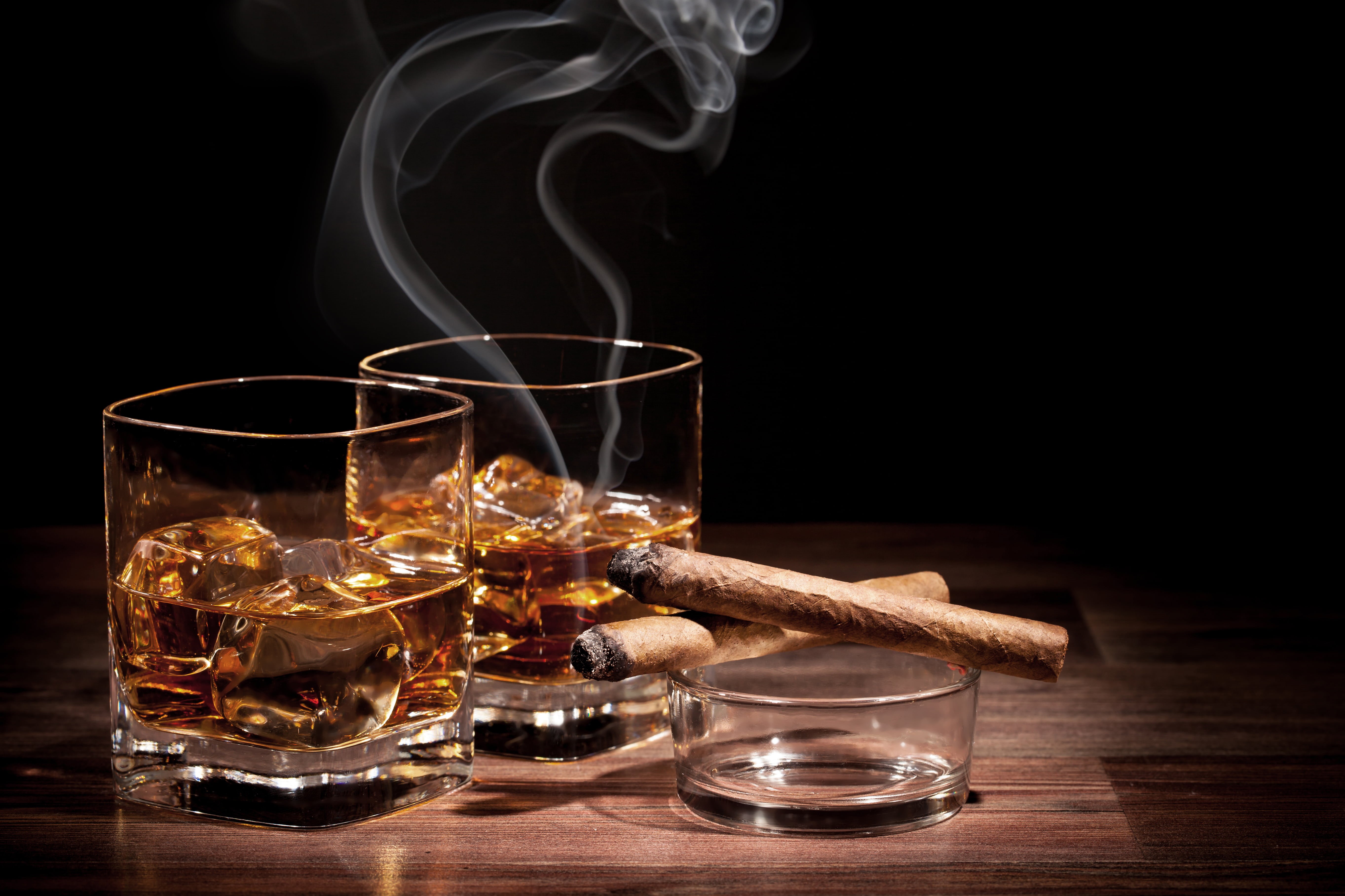 backgrounds, shot, smoking, smoking Issues, wood - Material, elegance, hard liquor, tobacco Product, refreshment, heat - Temperature, clear, rum, black Color, HD Wallpaper