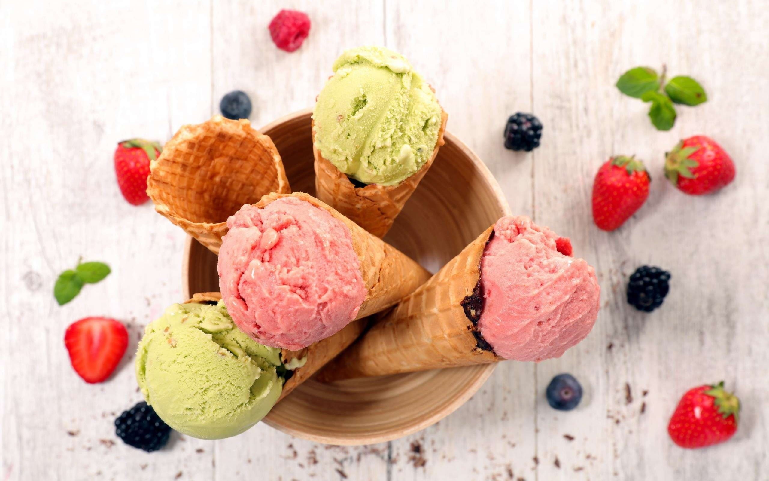 strawberries, dessert, temptation, berries, no people, dairy product, healthy eating, frozen food, strawberry ice cream, food, choice, mint leaf - culinary, HD Wallpaper