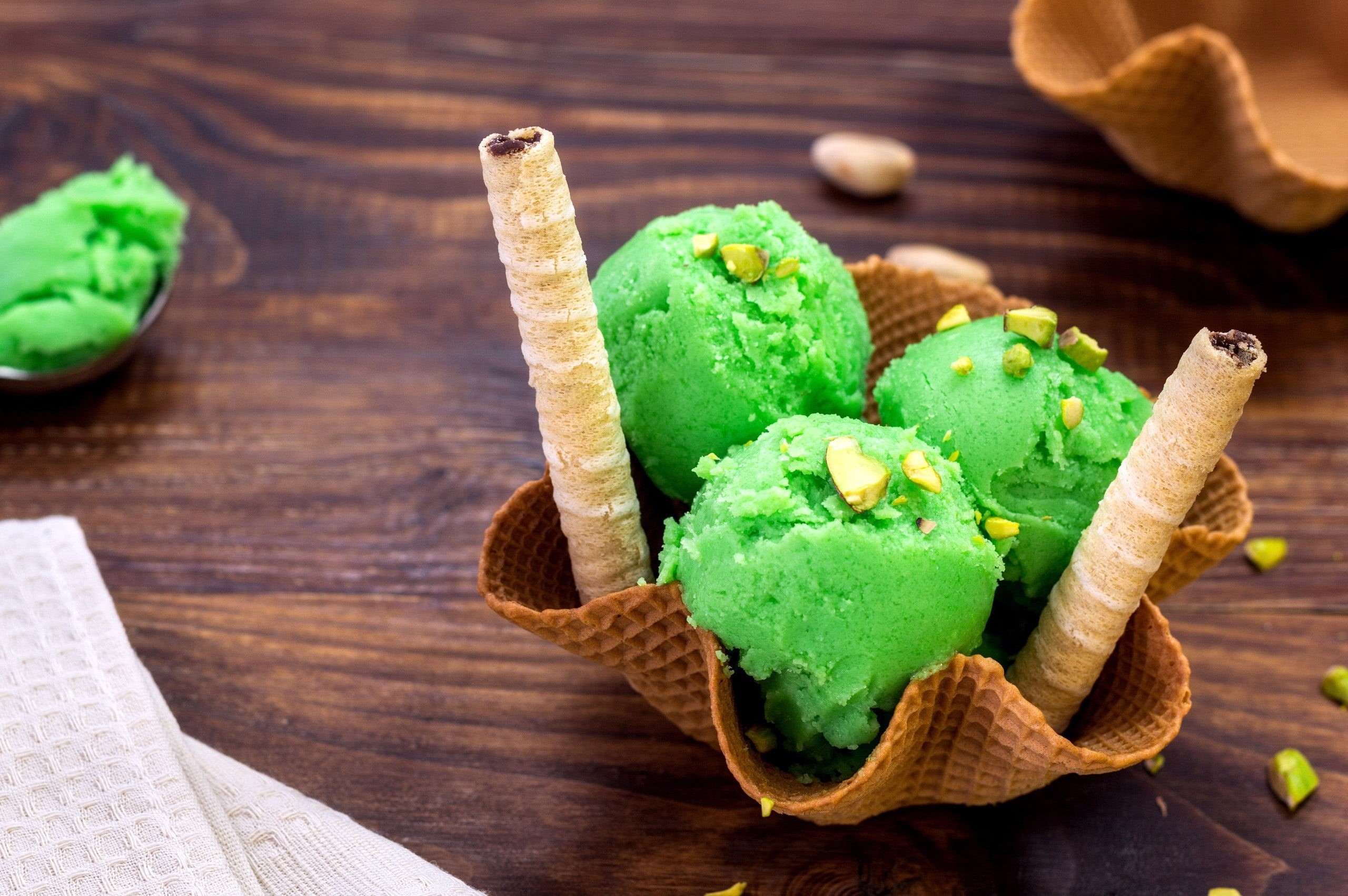 sweet food, indulgence, indoors, green, no people, food, temptation, table, still life, leaf, wood - material, close-up, waffles, food and drink, cookie, HD Wallpaper
