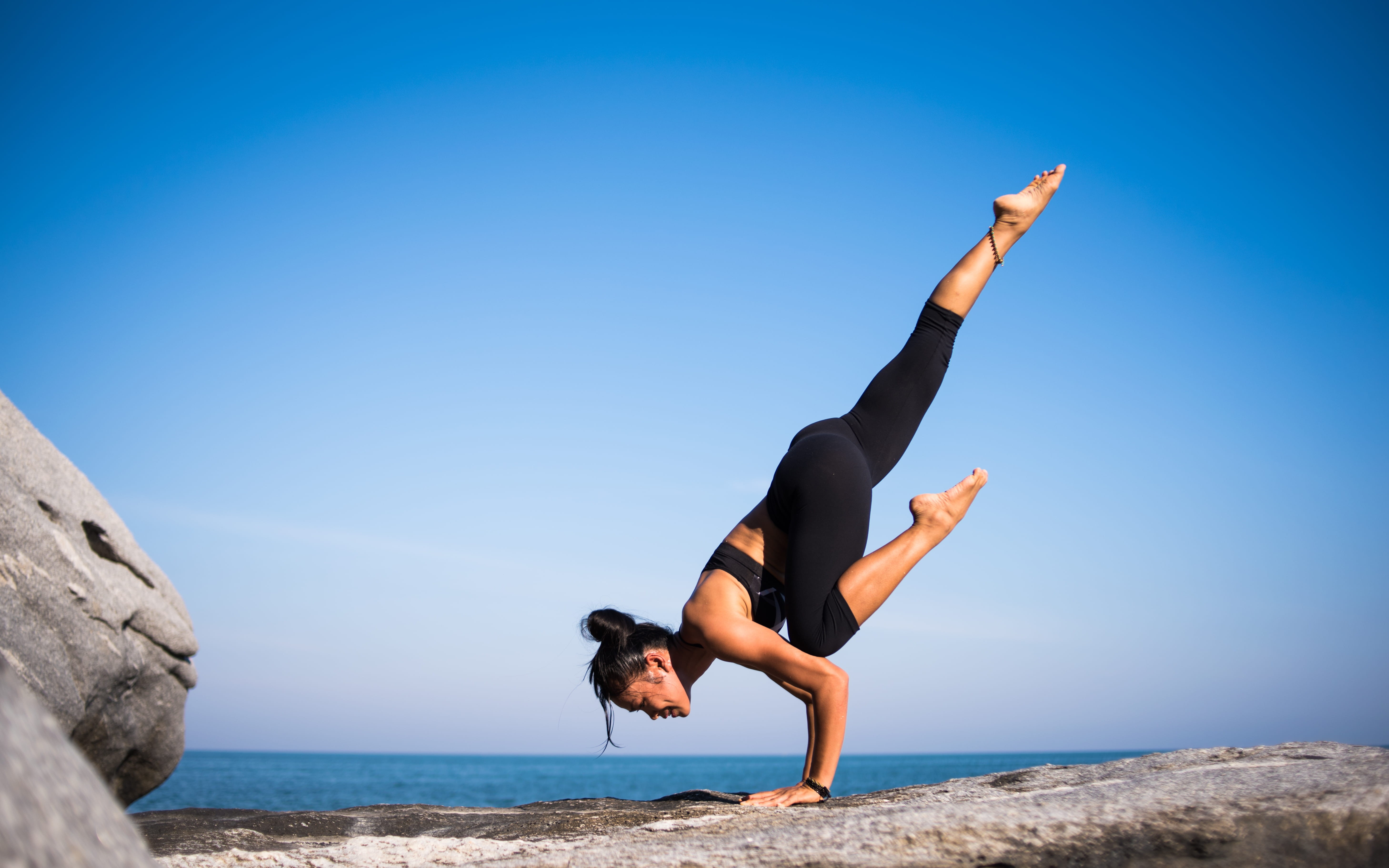 vitality, outdoors, summer, blue, flexibility, training, 5K, seashore, beach, sports clothing, sand, healthy lifestyle, sport, water, yoga, meditation, HD Wallpaper