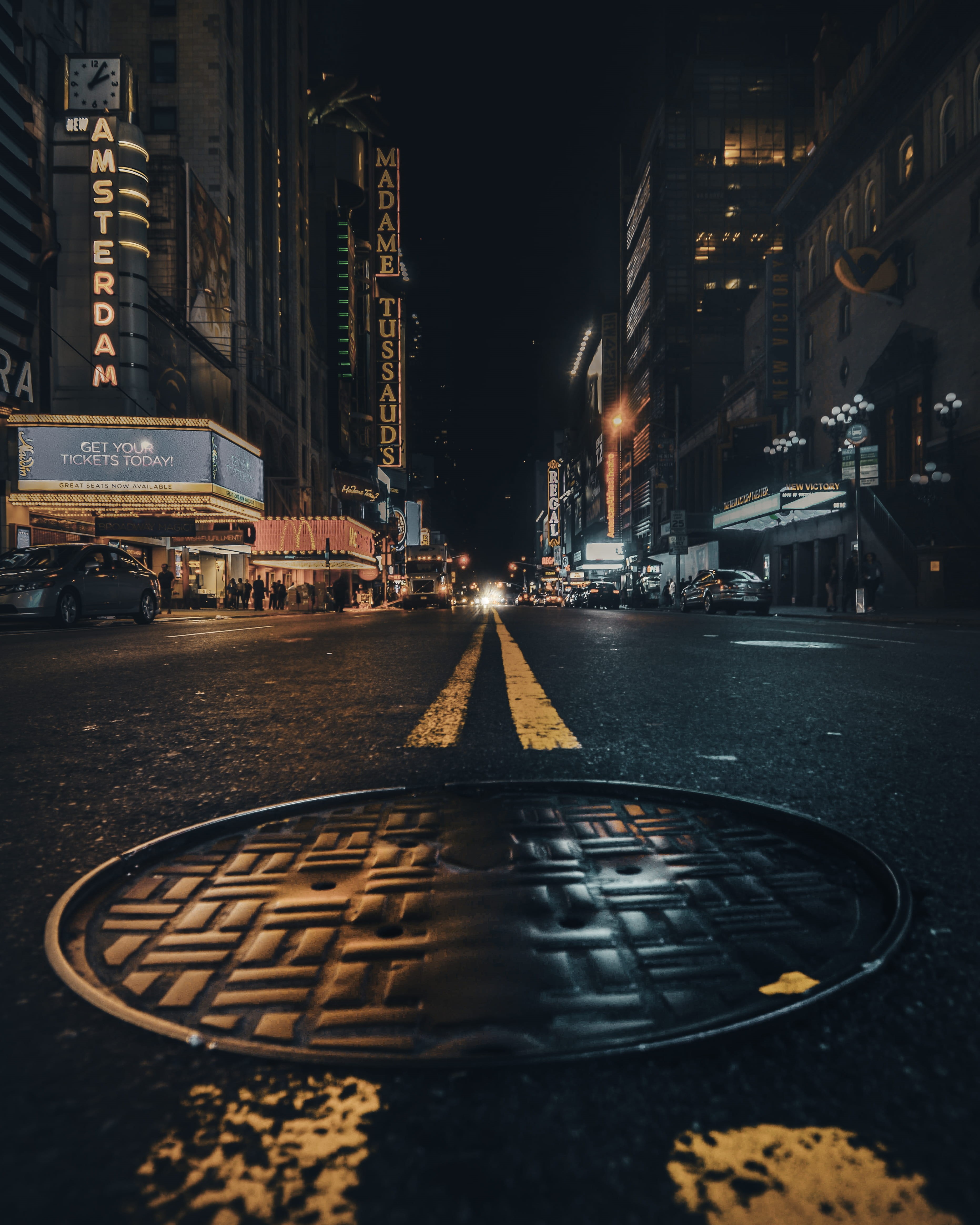 transportation, mode of transportation, pavement, diminishing perspective, 4K, lid, building exterior, direction, avenue, street, land vehicle, manhole, Phone HD Wallpaper