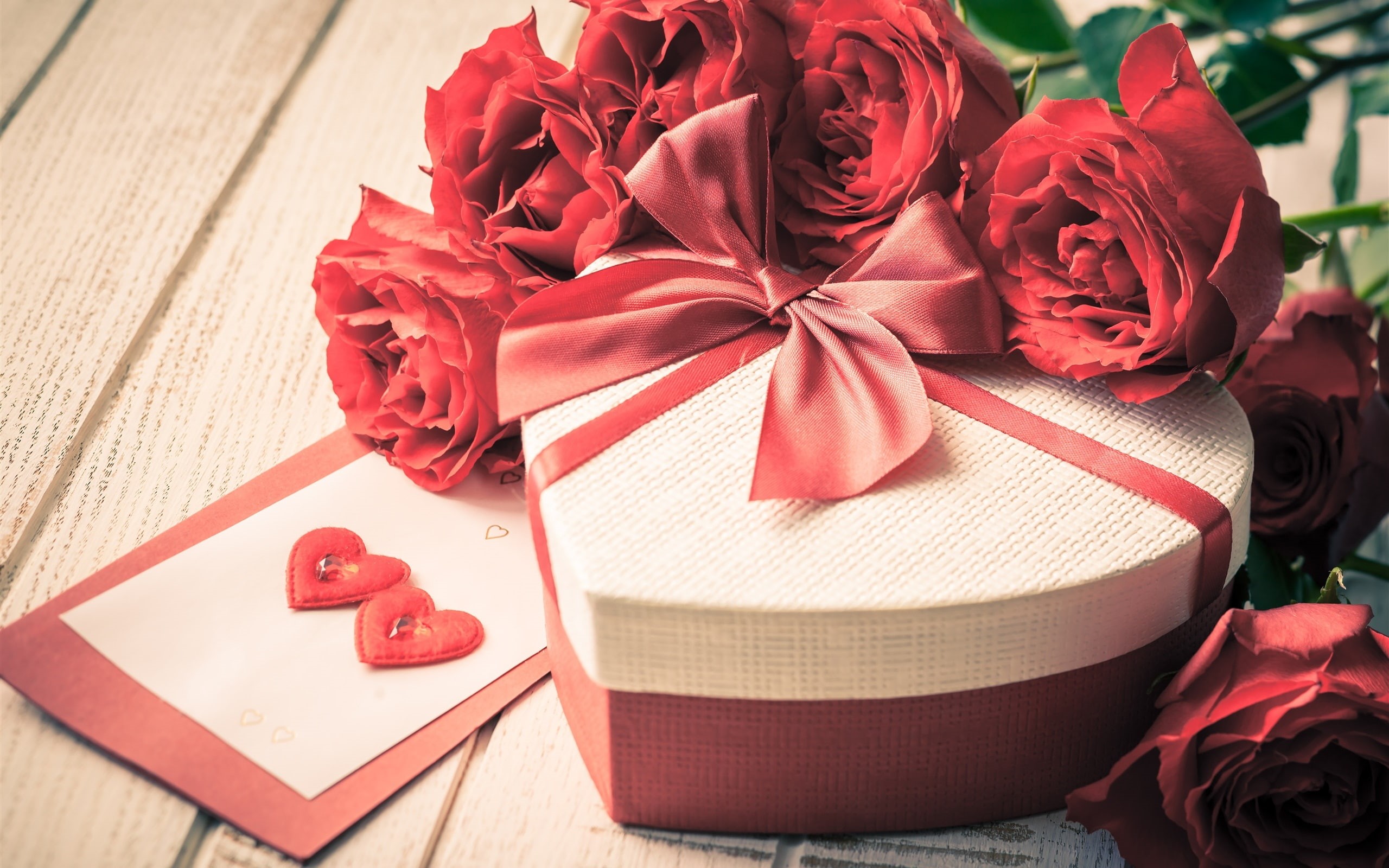 Red, Roses, Valentine, Love, bow, white, Flowers, Gift, 2K, box, Day, s, Petals, heart, five, HD Wallpaper