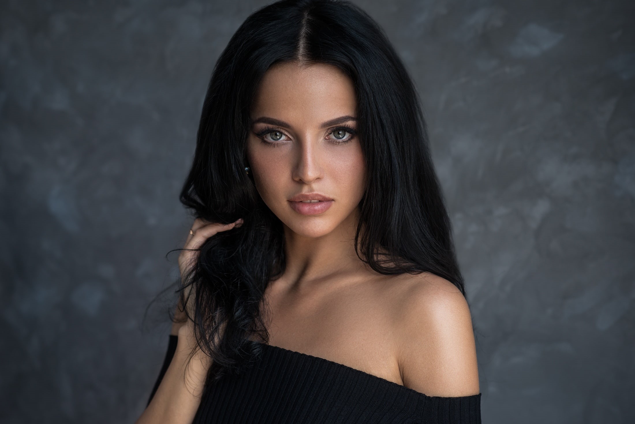 portrait, hands in hair, bare shoulders, black hair, 1080P, women, looking at viewer, simple background, HD Wallpaper
