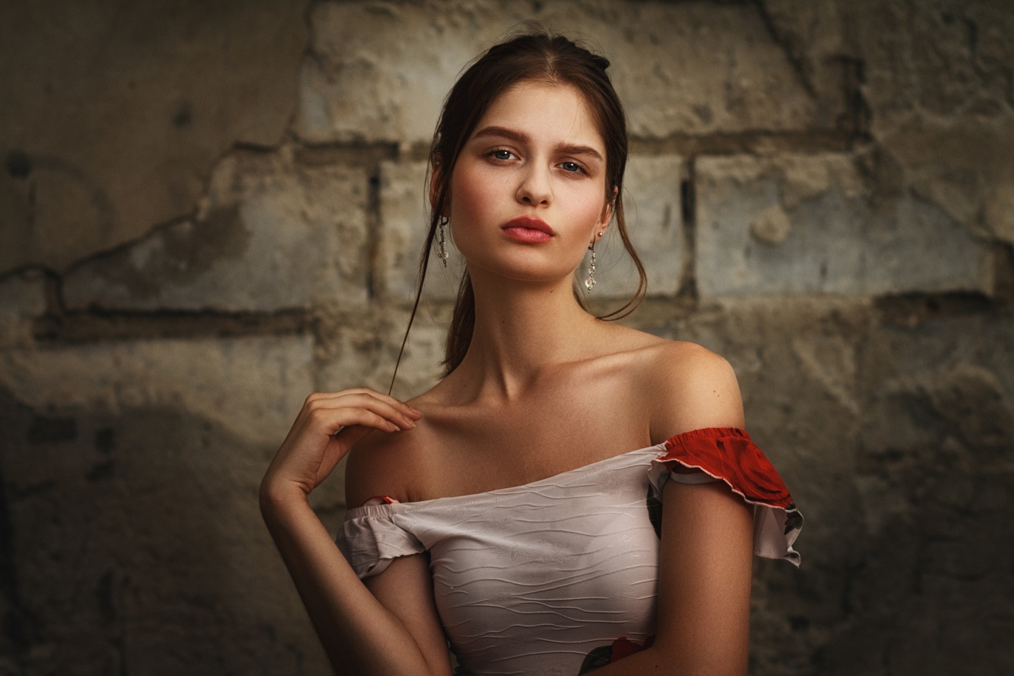 women outdoors, 1080P, long hair, juicy lips, looking at viewer, women, portrait, brunette, face, model, bare shoulders, white dress, wall, HD Wallpaper