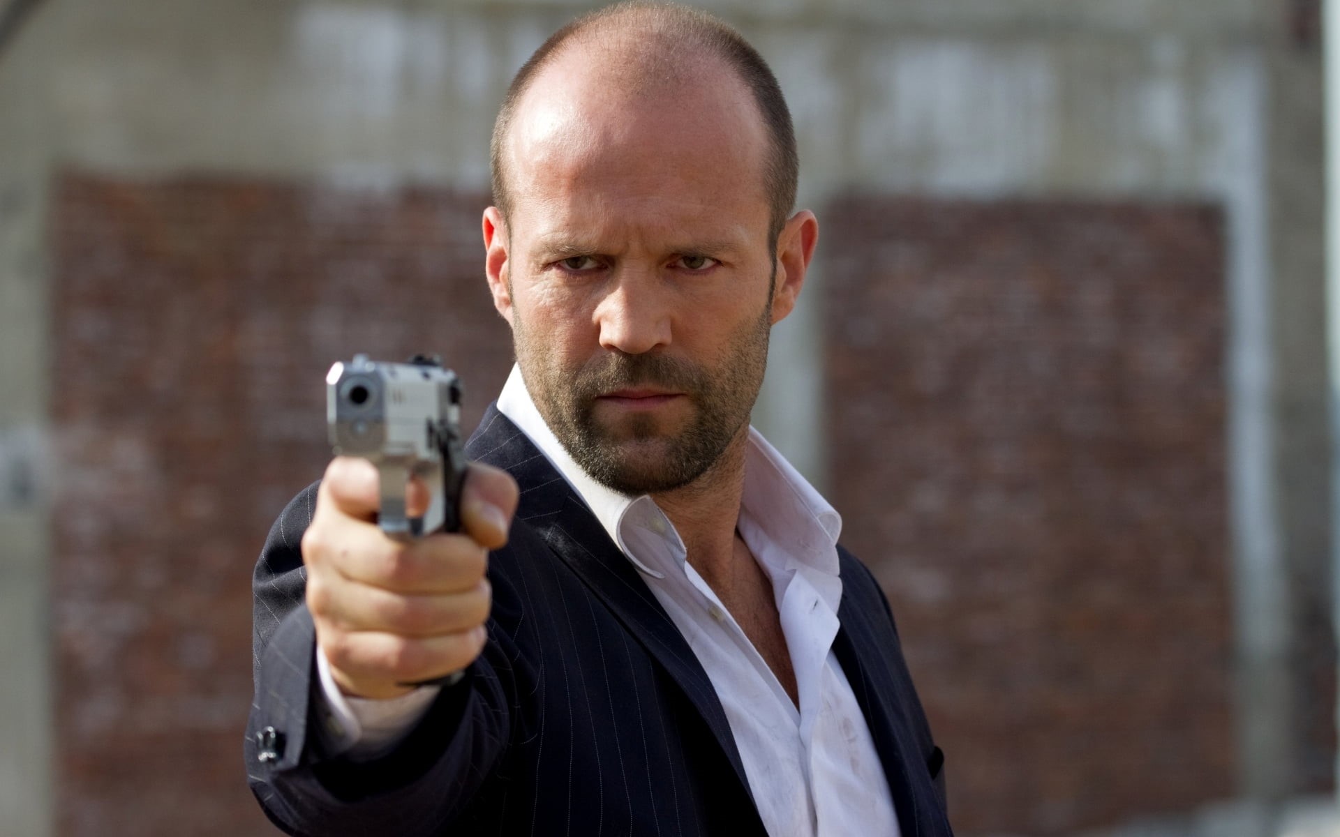 front view, jason, aiming, Defender, business, actor, men, aggression, males, portrait, mid adult, one person, 1080P, serious, weapon, gun, handgun, Jason Statham, HD Wallpaper