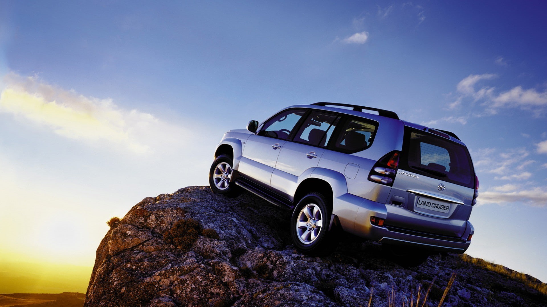 sky, travel, cloud - sky, sunlight, vehicle, land vehicle, land cruiser, sports utility vehicle, no people, motor vehicle, non-urban scene, low angle view, HD Wallpaper