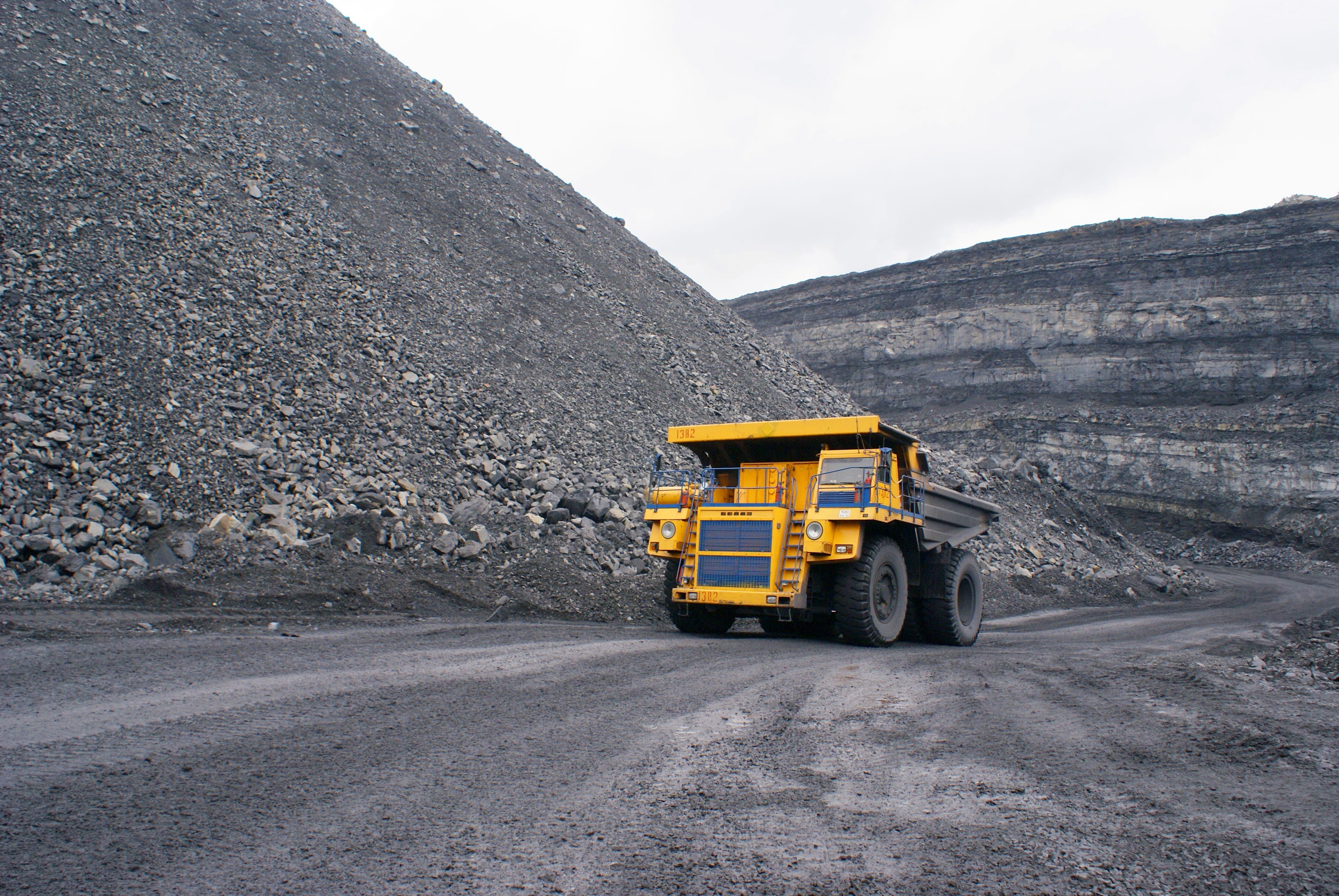 equipment, quarry, Industry, machinery, motor vehicle, highway, gigantic proportions, mining, siberia, heavy, black, coal mountain, transportation, coal mining, HD Wallpaper