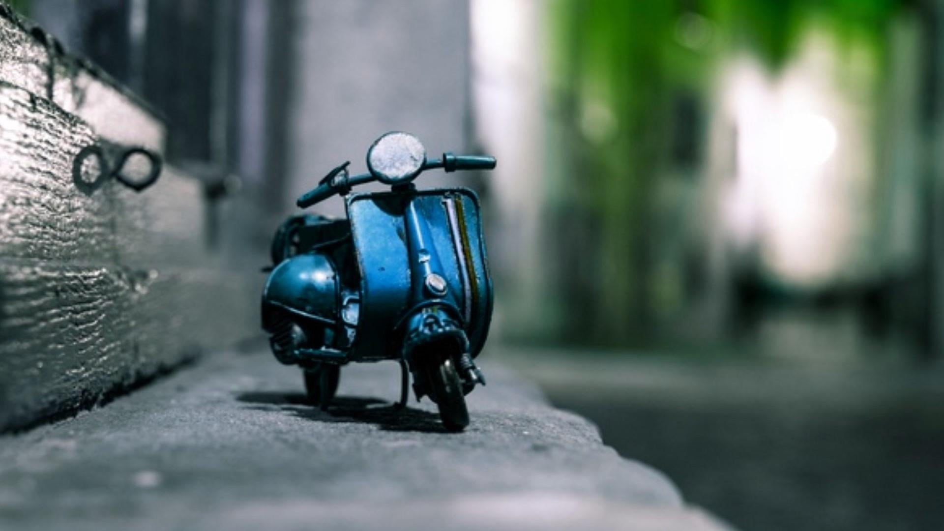 street, focus on foreground, mode of transportation, photo, photography, lighting equipment, motor vehicle, transportation, city, day, model, mini vespa, HD Wallpaper