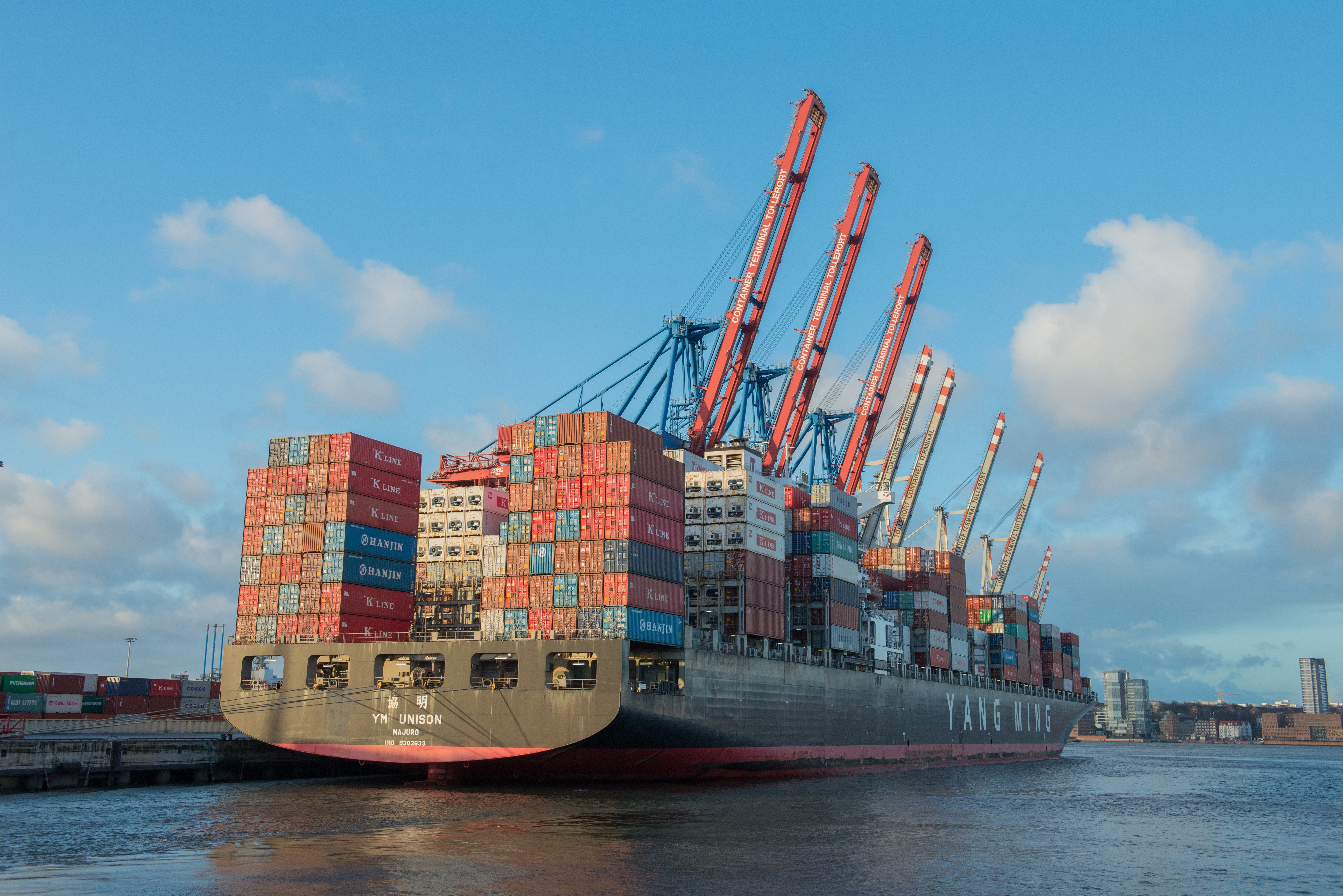 cloud - sky, mode of transportation, no people, port city, water, frachtschiff, freight Transportation, outdoors, vessel, freighter, sea, industry, photo, HD Wallpaper