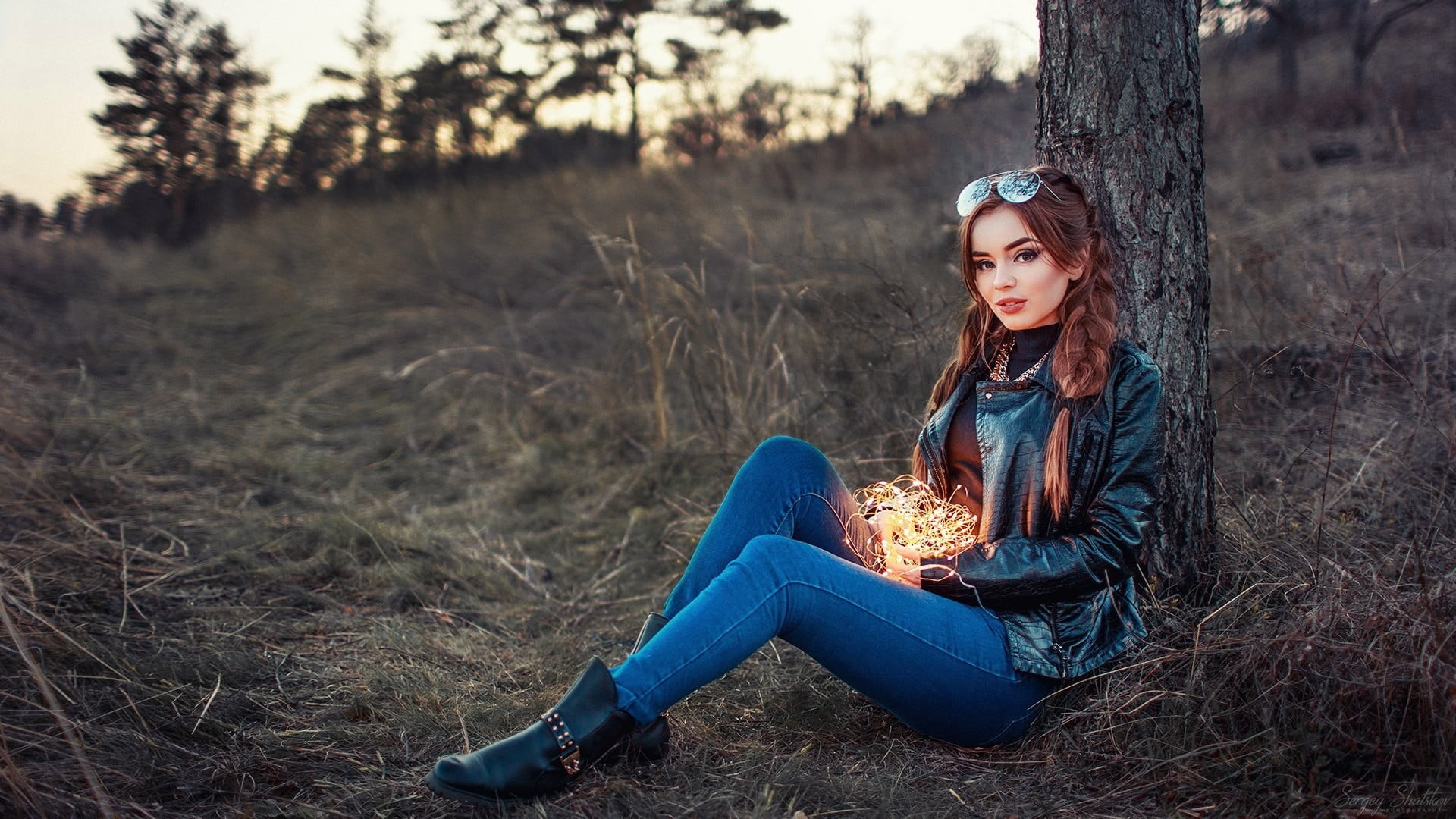 field, beauty, leather jackets, nature, young adult, s, beautiful woman, long hair, full length, contemplation, one person, hair, jacket, outdoors, land, HD Wallpaper