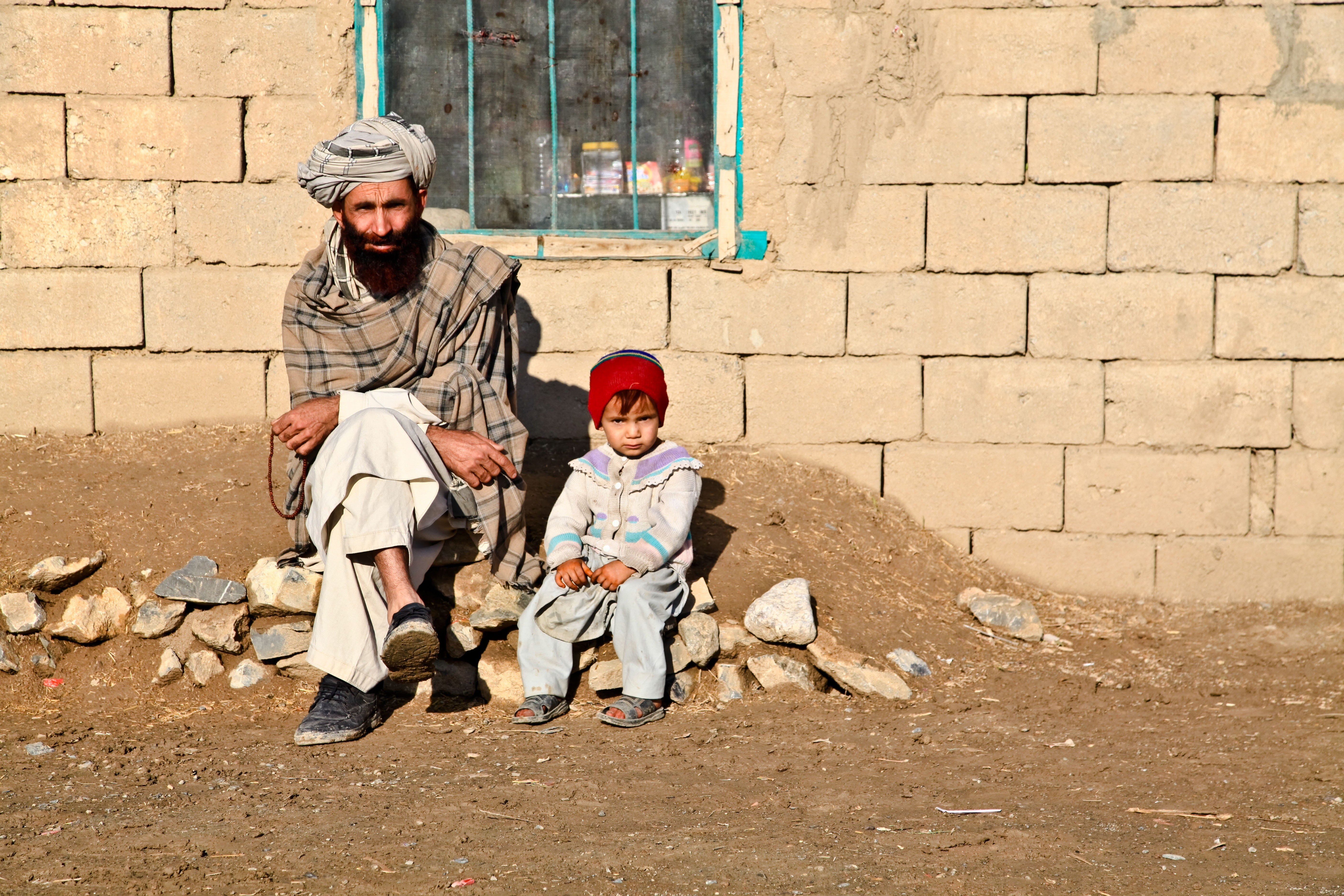 son, clothing, shawl, males, beside, social issues, mature men, man, childhood, boy, adult, plaid, full length, afghanistan, offspring, poverty, family, HD Wallpaper