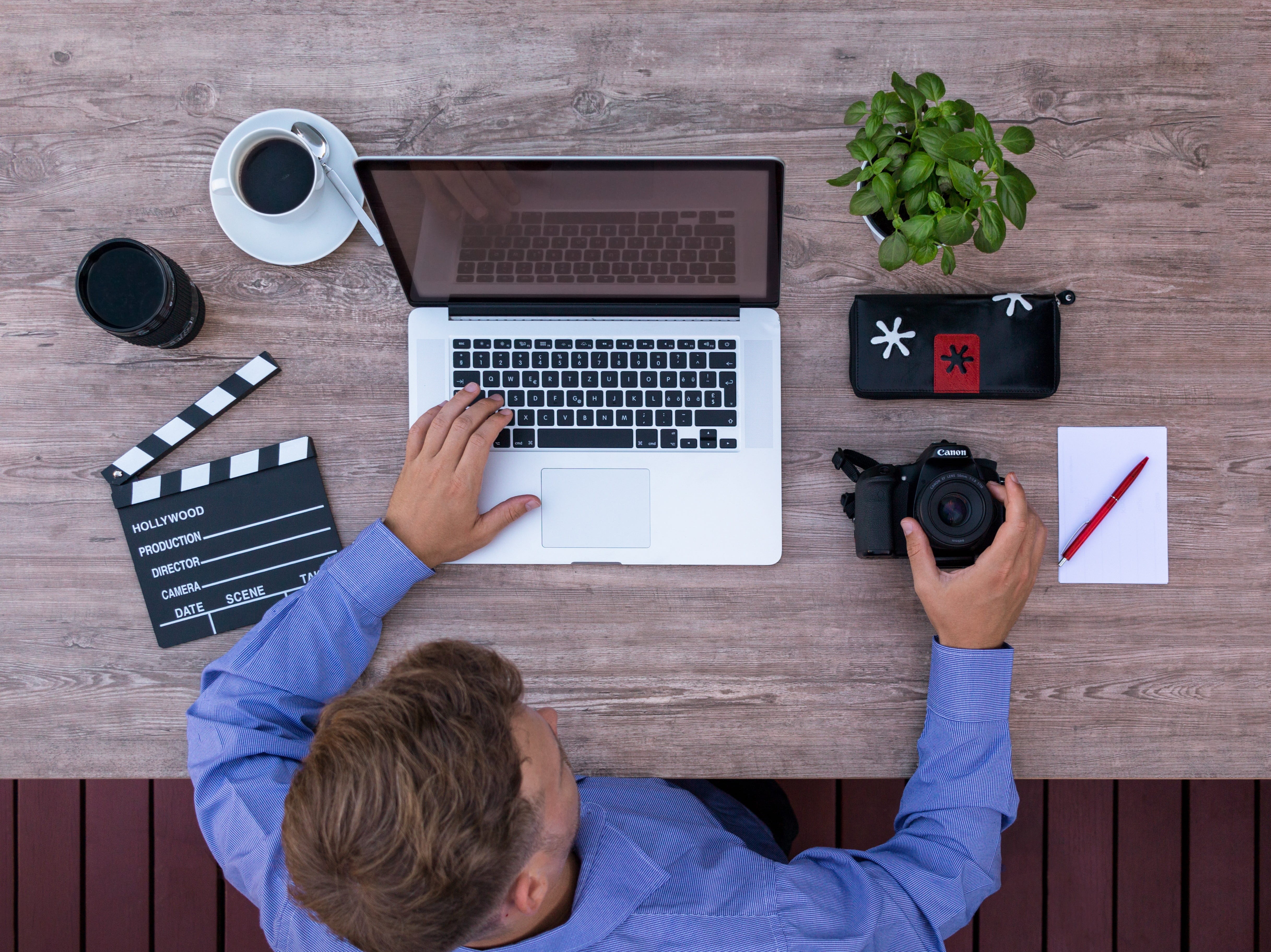 desk, film producer, premiere, mock-up, screen, wearing, directly above, computer, wireless technology, dress, the media, blue, youtuber, author, one person, HD Wallpaper