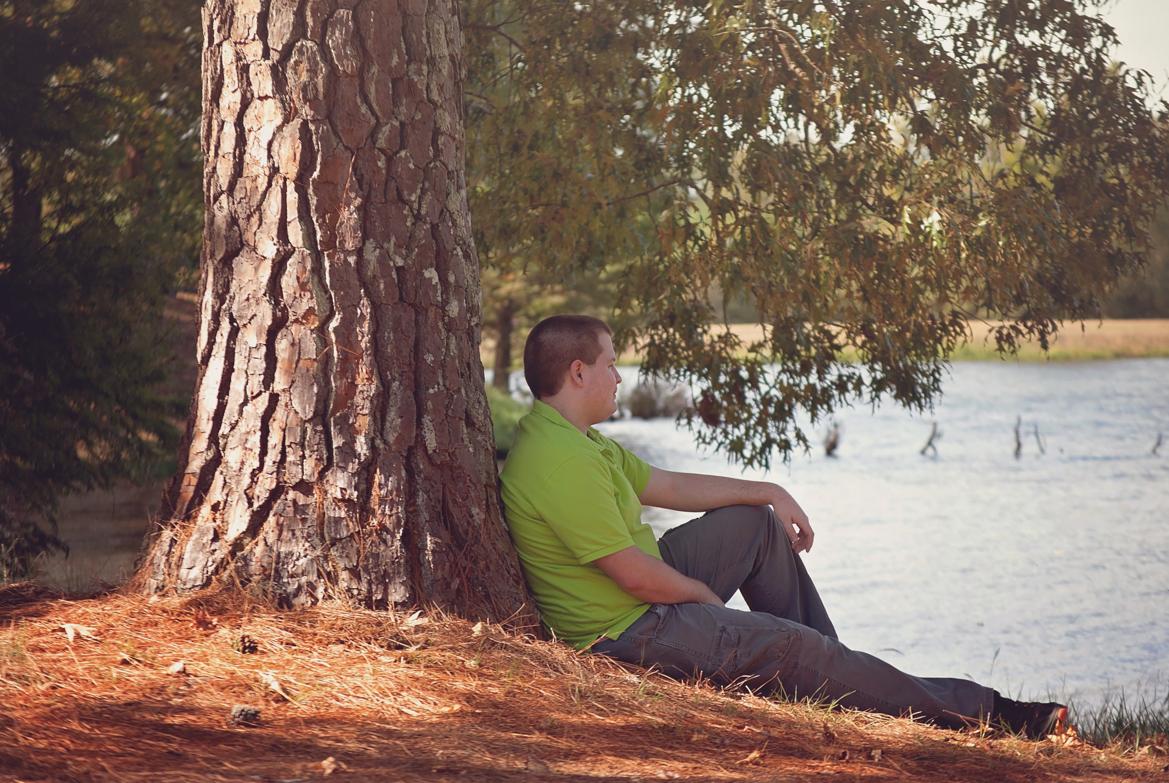 shirt, man, thinking, wearing, plant, male, green, 4K, males, trunk, beside, boys, leaves, relaxation, child, relaxed, nature, body, water, contemplation, HD Wallpaper