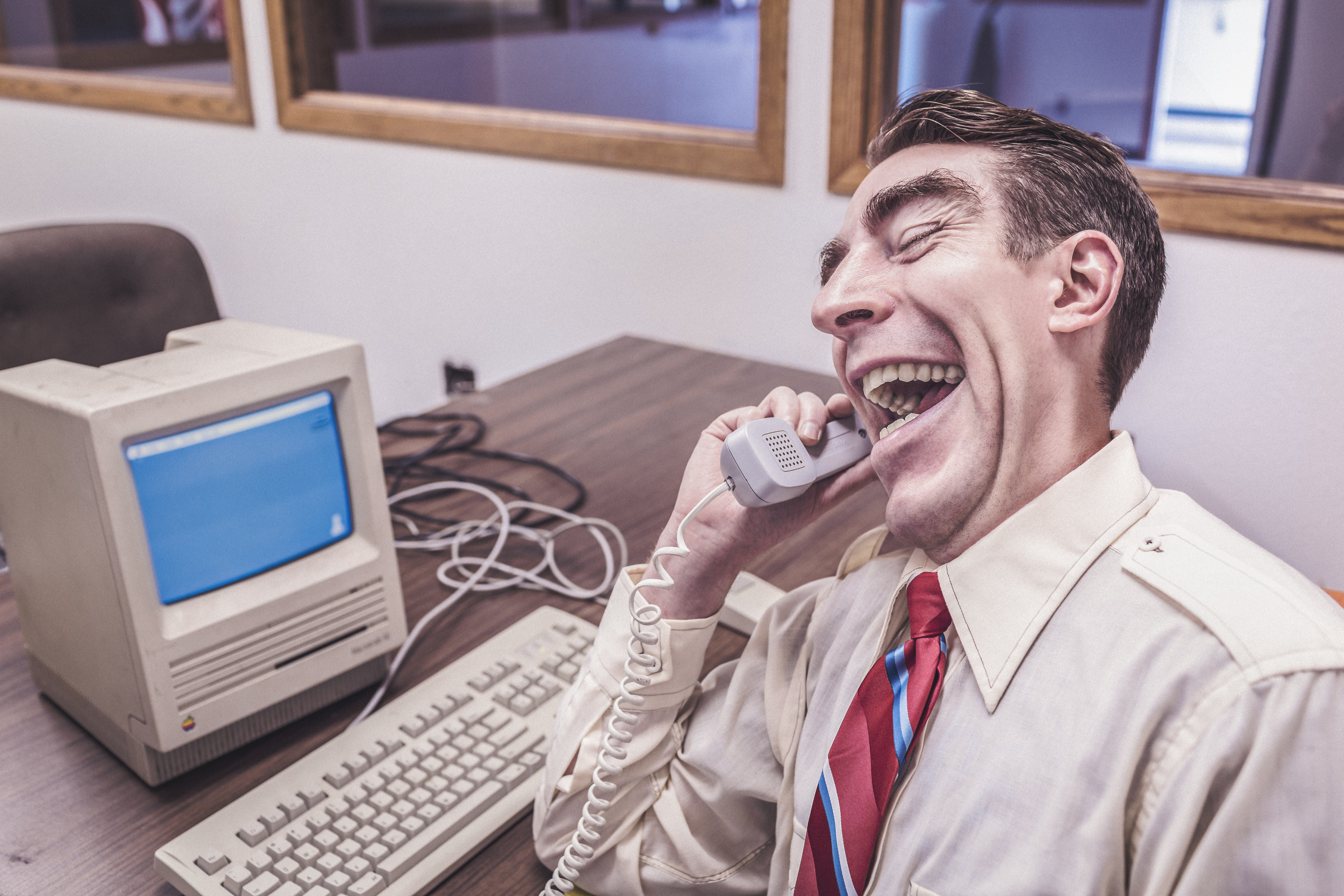 indoors, technology, smile, communication, whimsical, vintage, occupation, gray, dress, suit, people, shirt, business, mouth open, silly, computer monitor, HD Wallpaper