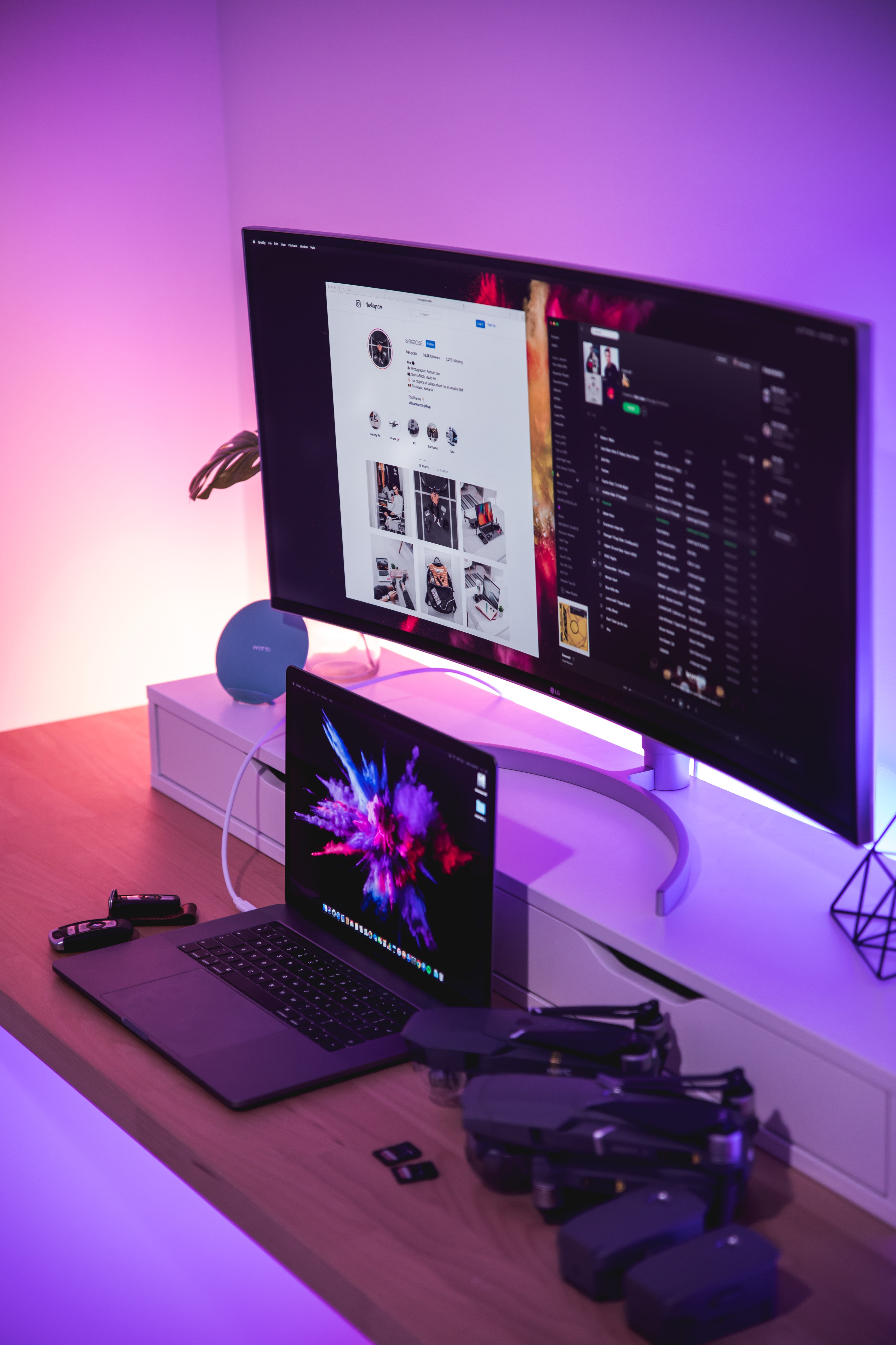 desktop PC, internet, front, flat, purple, photoshop, technology, laptop, desk, workspace, monitor, screen, tech, dark, minimal, 5K, computer Monitor, Phone HD Wallpaper