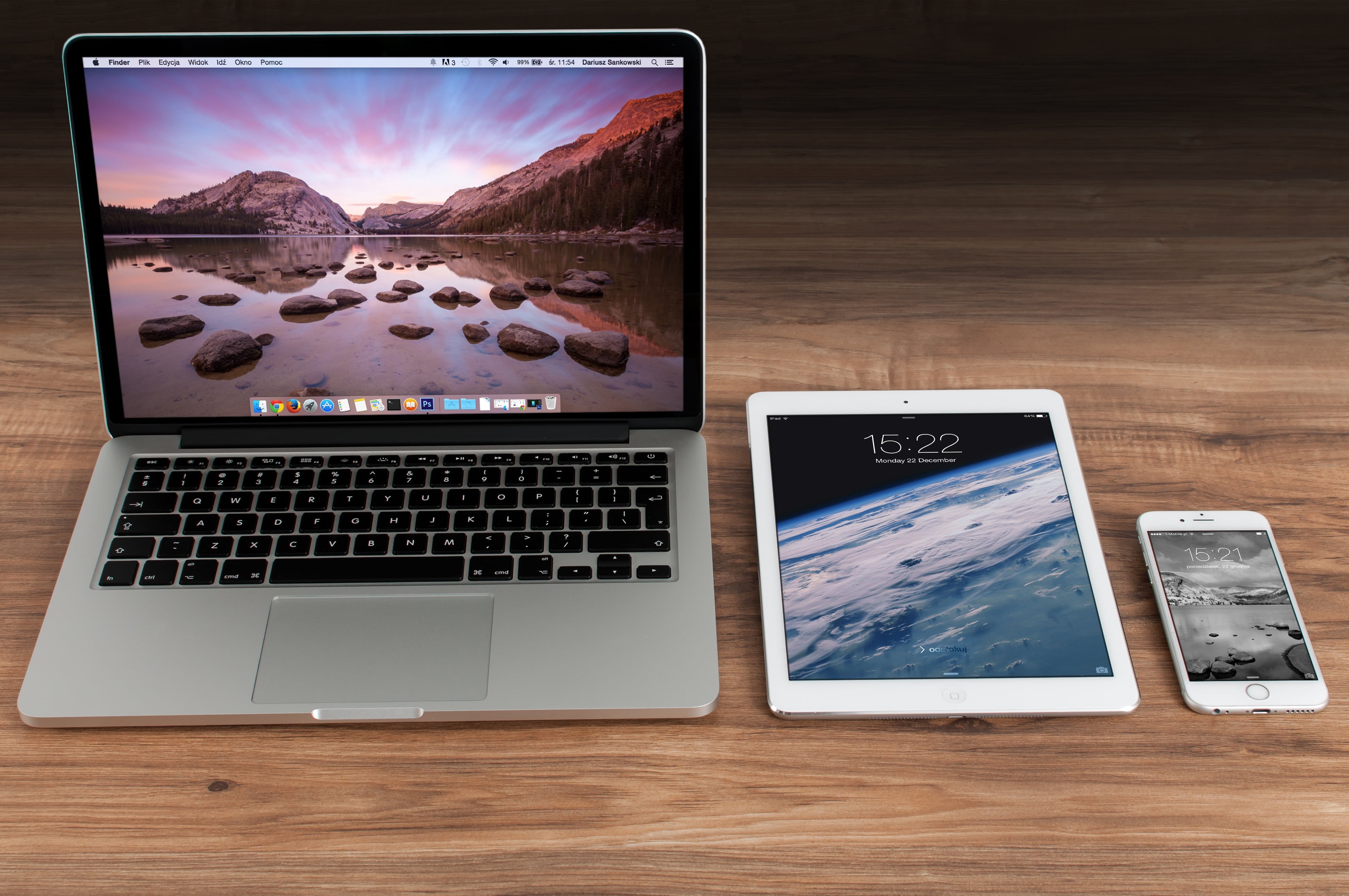 wireless technology, laptop, notebook, apple inc, computer, device screen, white, mountain, internet, wood - material, computer equipment, technology, screens, HD Wallpaper