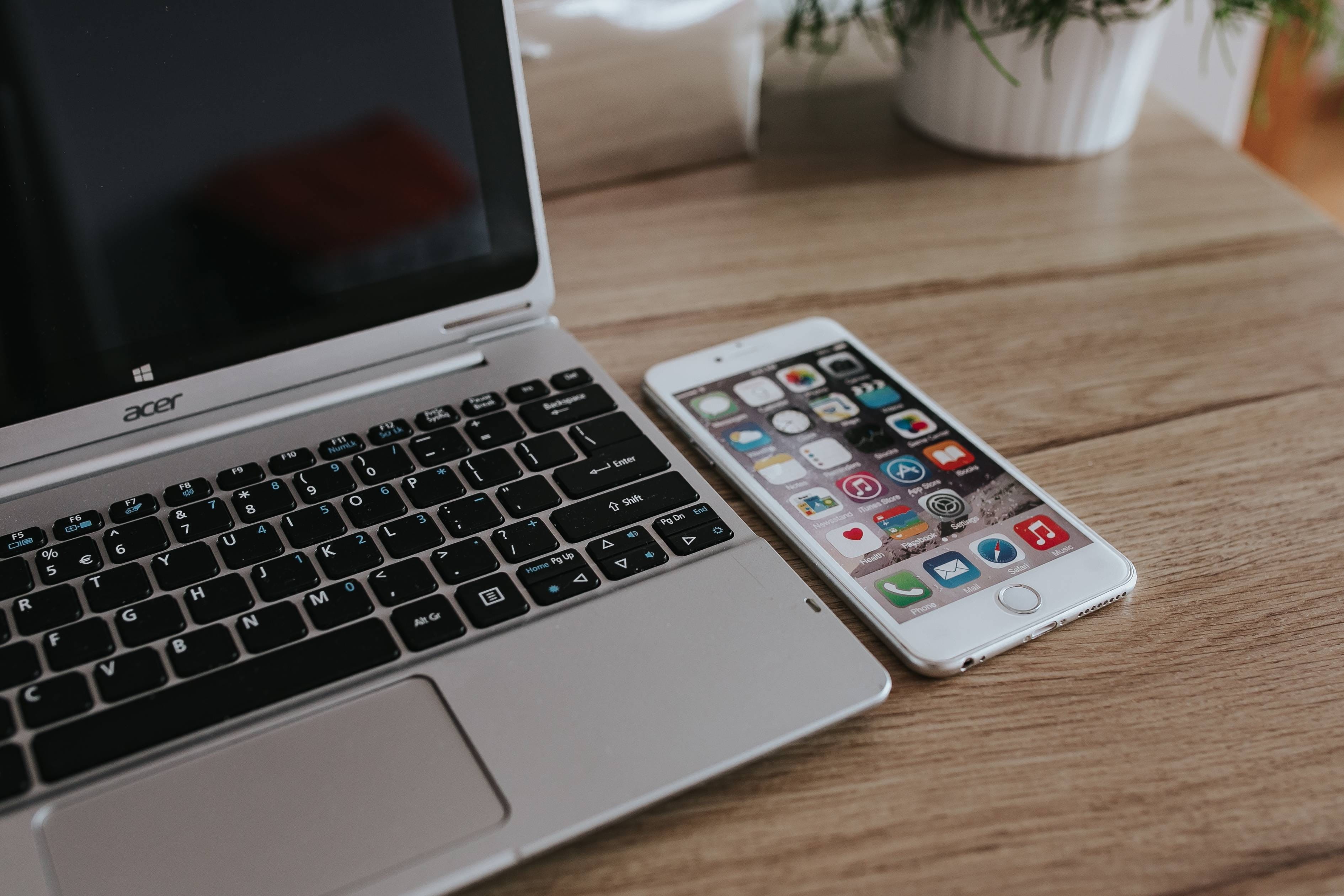 work, computer, wooden, computer key, business, notepad, 2K, communication, smartphone, notebook, no People, Apple iPhone, table, close-up, portable information device, HD Wallpaper