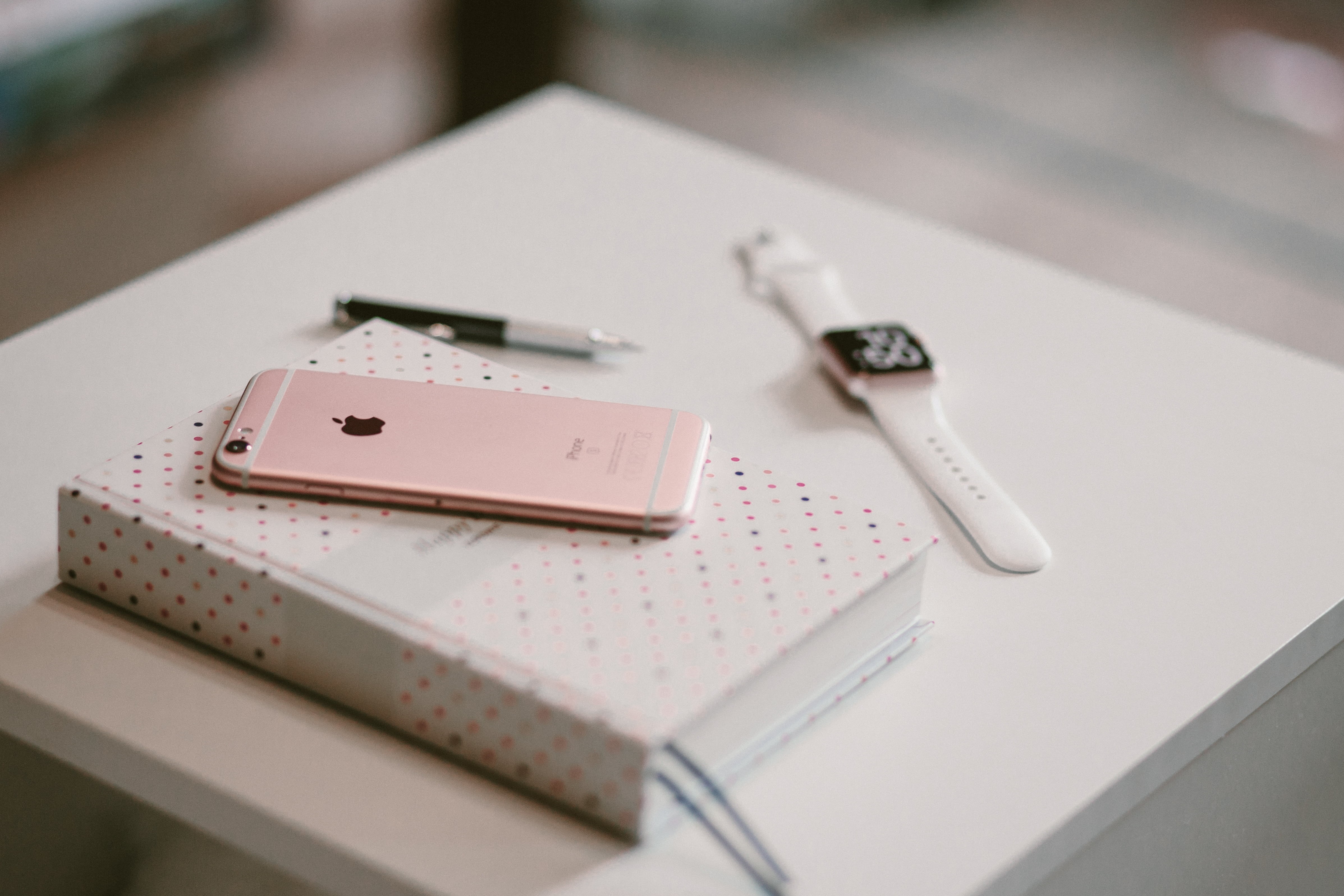 pink color, high angle view, selective focus, aluminum, rose, mobile, studio shot, day, business, simplicity, still life, near, s, work, case, no people, HD Wallpaper