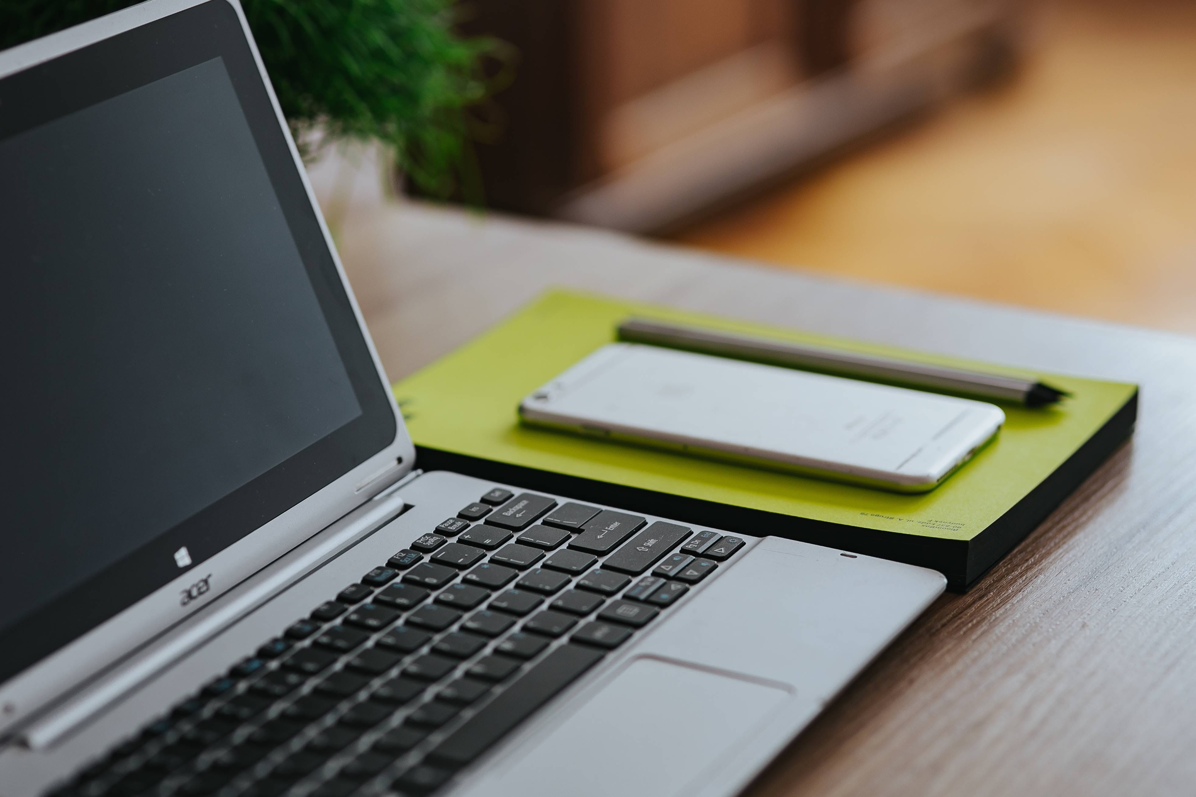 no People, pC, portable information device, white, connection, Acer, smartphone, wooden, Apple, wireless technology, keyboard, iphone, close-up, computer, HD Wallpaper