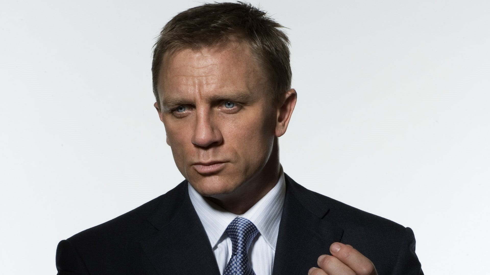 frowning, adult, cut out, one person, James Bond, business person, black, males, suit, mature adult, business, 1080P, mature men, businessman, looking at camera, HD Wallpaper