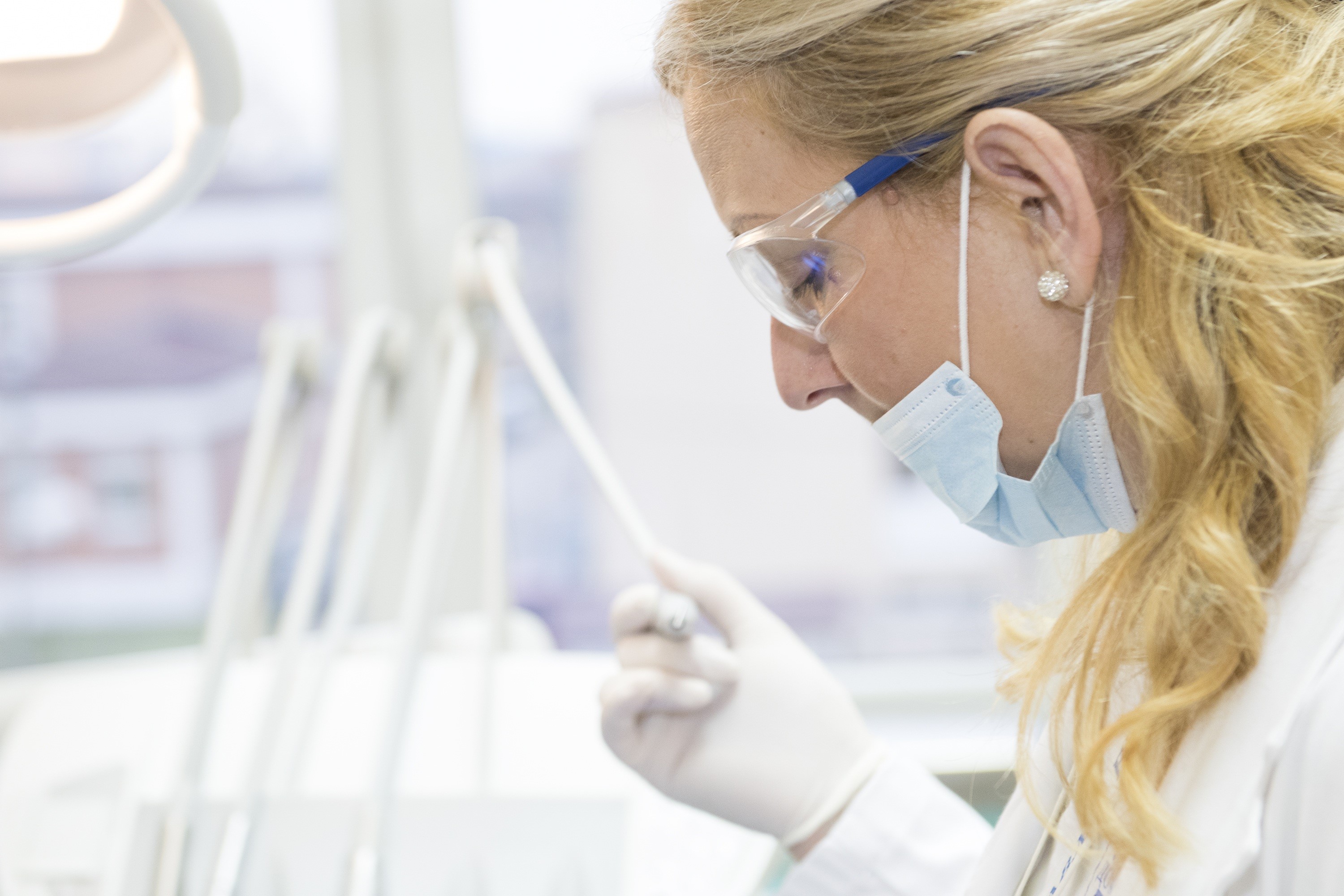 dental, analyzing, woman, adult, people, one person, scientific Experiment, medical research, gloves, looking, care, caucasian Ethnicity, chemist, chemistry, HD Wallpaper
