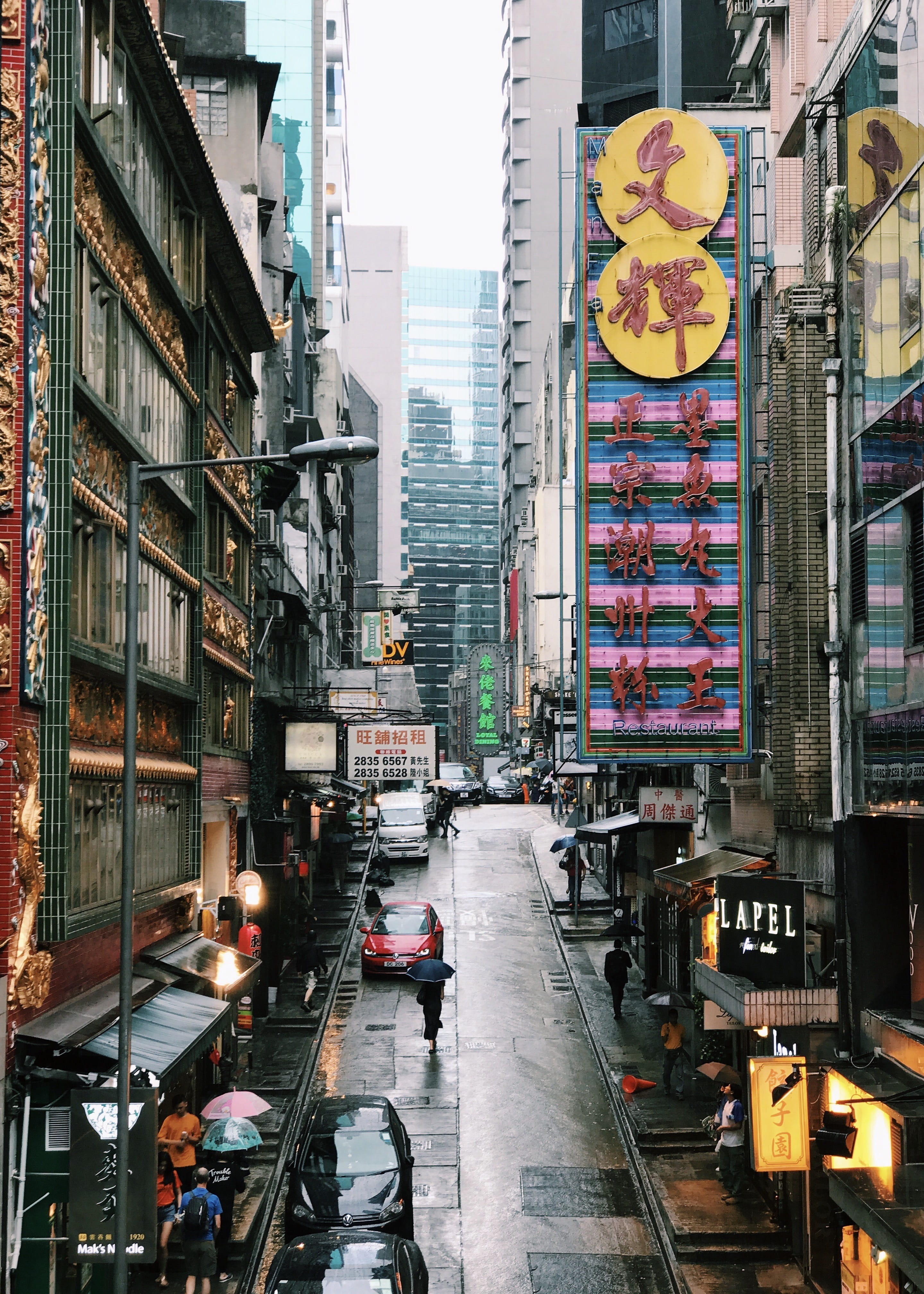 motor vehicle, road, built structure, mode of transportation, people, building exterior, skyscraper, rainy season, hong kong island, hong kong, 4K, land vehicle, Phone HD Wallpaper