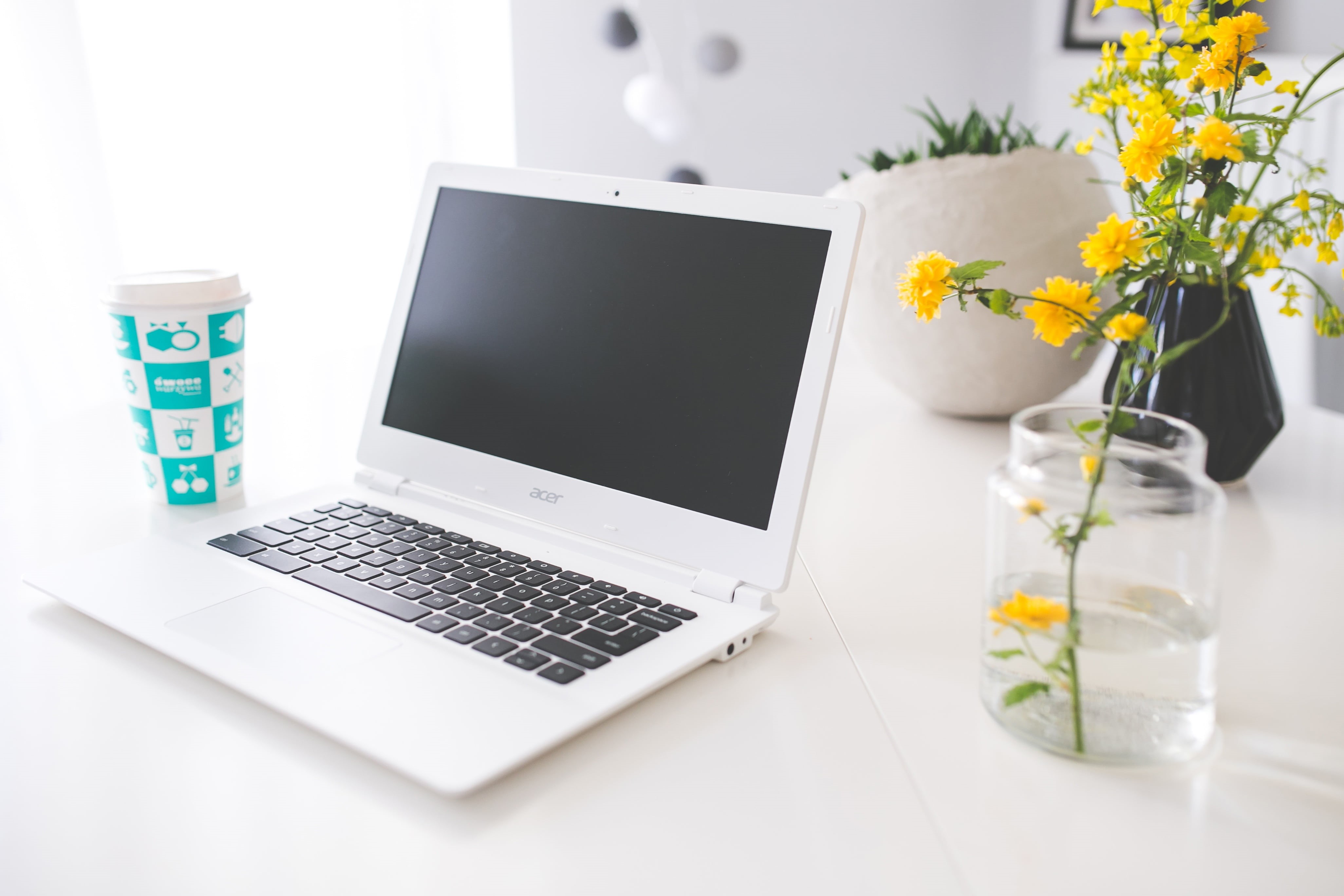 cluster, flower, arrangement, no people, connection, nature, table, indoors, minimal, screen, communication, chromebook, acer, wooden, mockup, notebook, HD Wallpaper