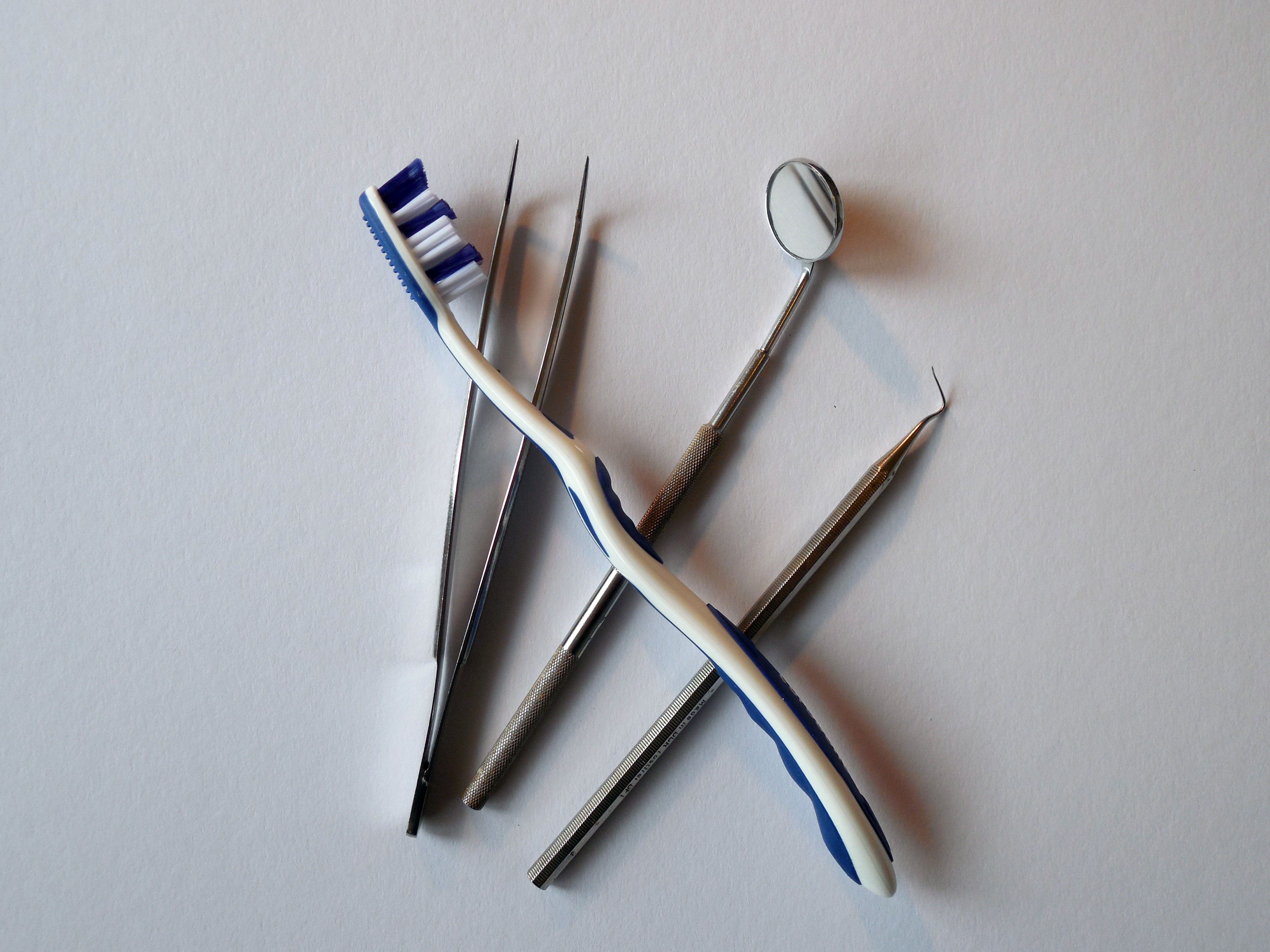 brush head, still life, no people, dental, fork, pencil, close-up, 2K, tooth, copy space, two objects, body care, white background, instruments, directly above, HD Wallpaper