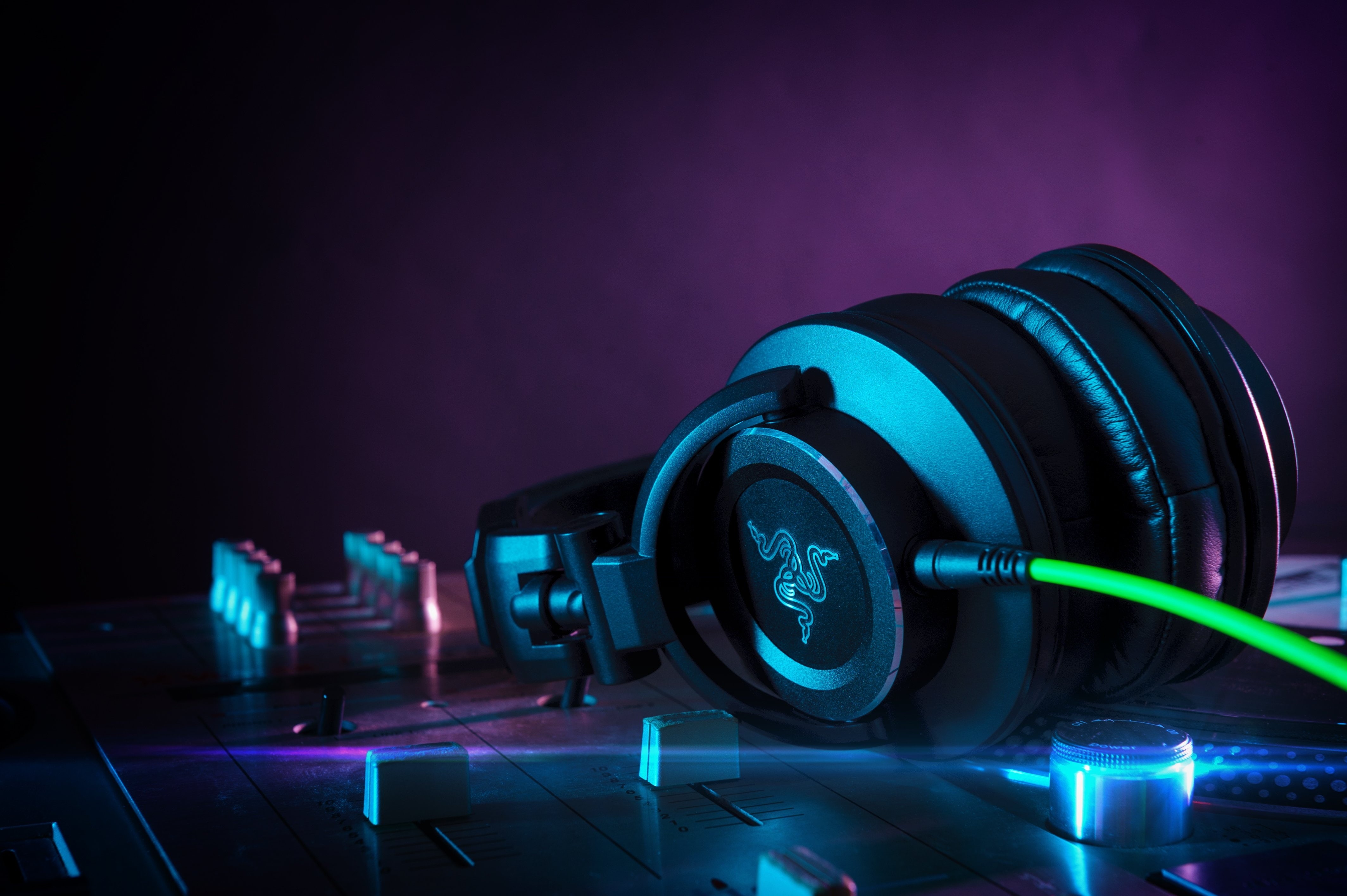 Technology, multi colored, purple, studio shot, electrical equipment, illuminated, electronics industry, 4K, close-up, communication, blue, music, dj, HD Wallpaper