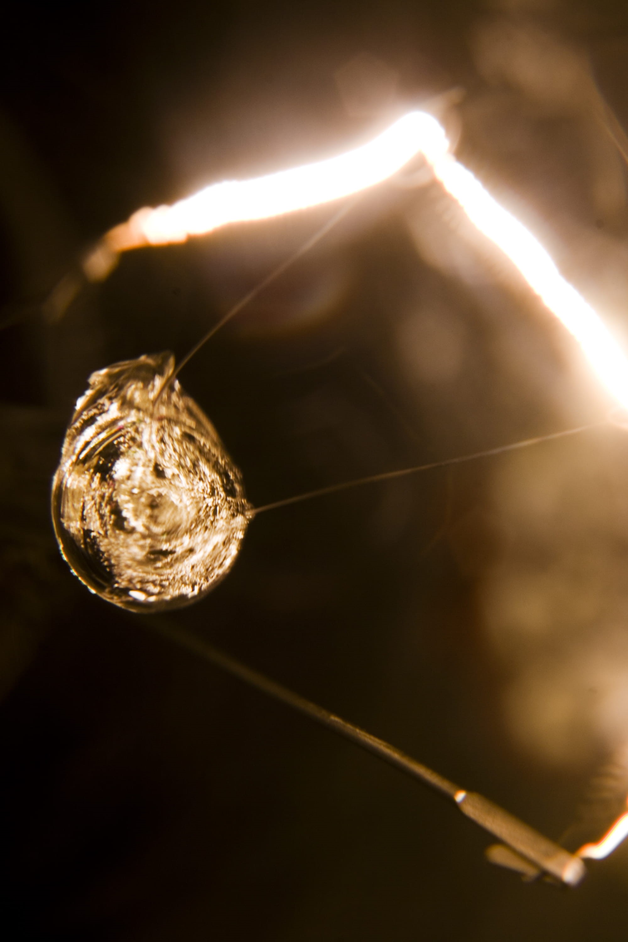 fragility, light - natural phenomenon, light, lighting equipment, power, glowing, ceiling, nature, transparent, invention, focus on foreground, sign, light beam, Phone HD Wallpaper