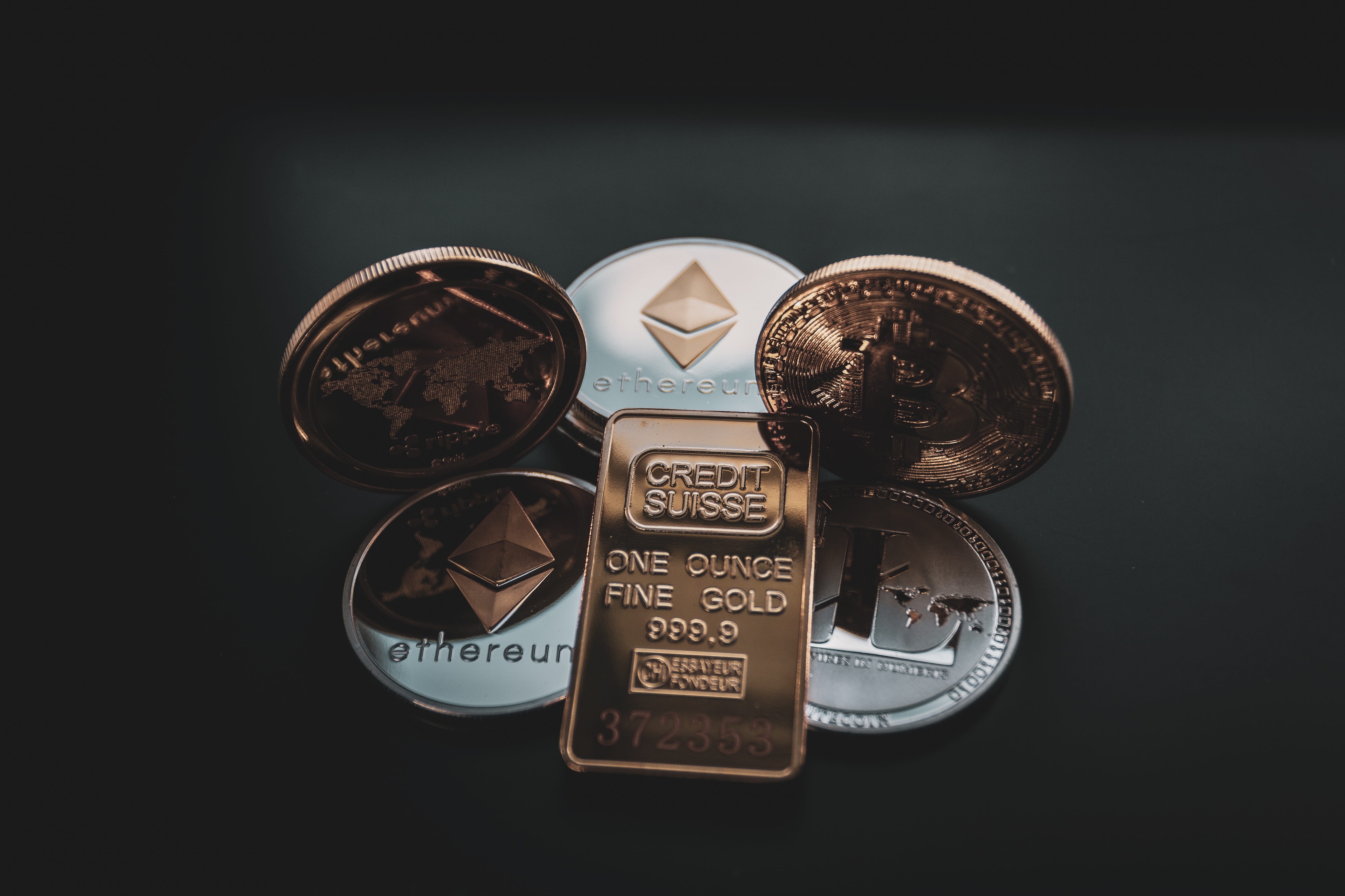 close-up, circle, metal, communication, concept, 5K, group of objects, economy, altcoins, black background, money, still life, no people, payment, high angle view, HD Wallpaper