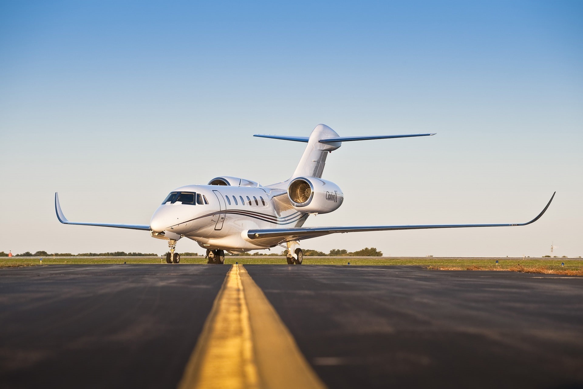 private, day, business jet, no people, aircraft wing, airport, civil, mode of transportation, public transportation, 1080P, nature, sky, air vehicle, corporate jet, HD Wallpaper