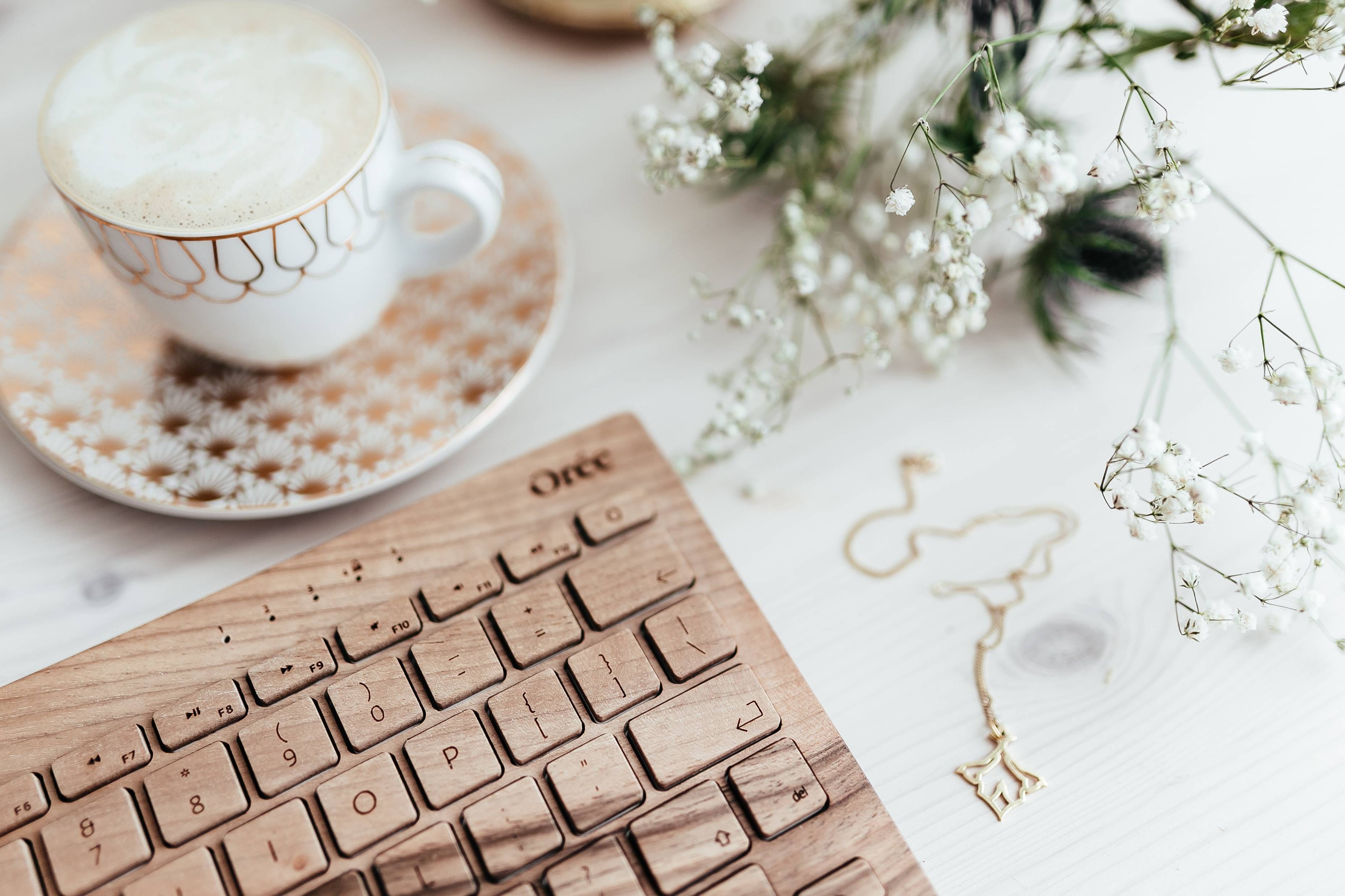 Wooden, western script, hipster, refreshment, flower, coffee cup, laptop, communication, food and drink, 2K, crockery, cappucino, still life, coffee - Drink, HD Wallpaper