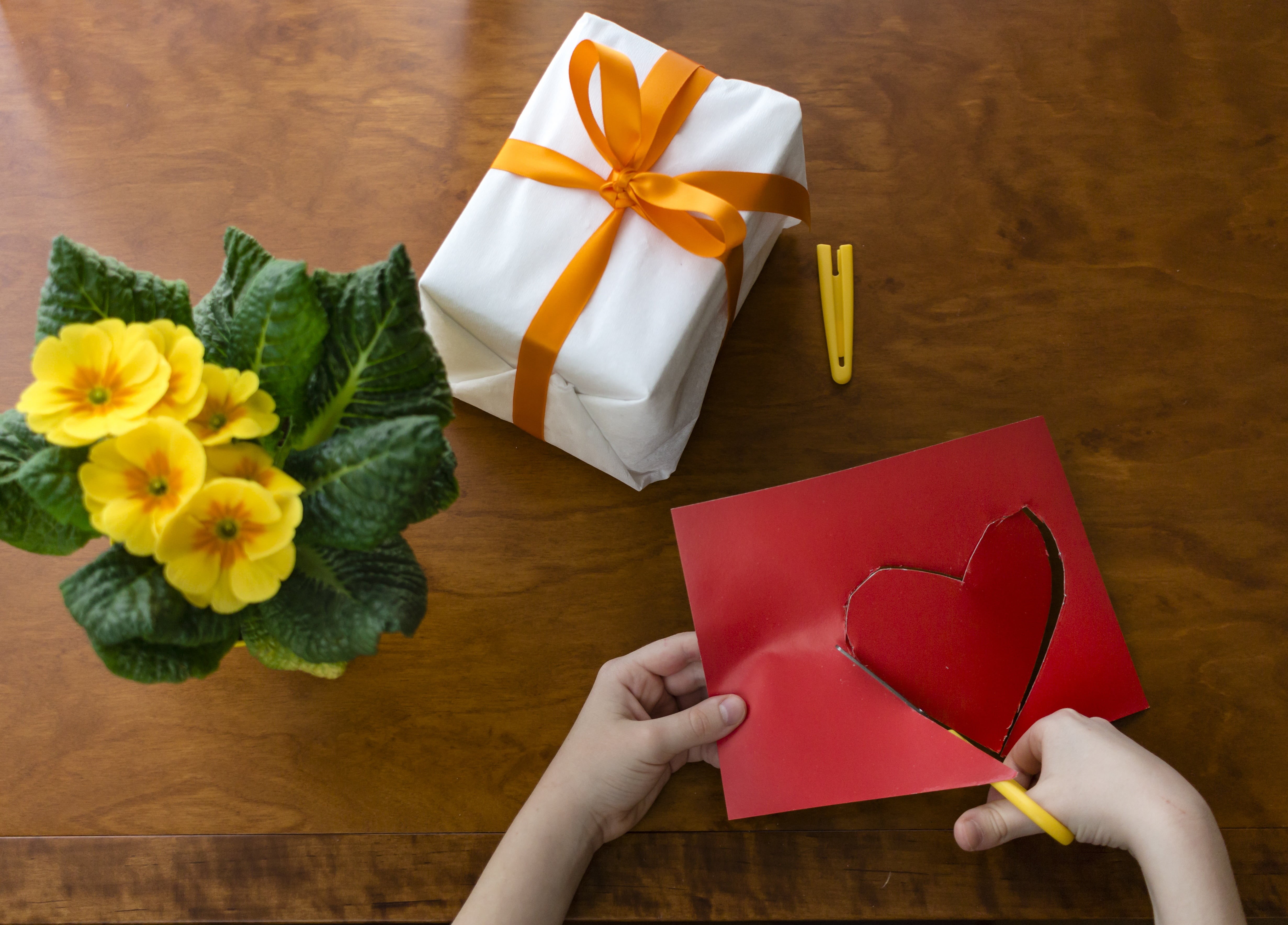 near, human body part, wrapped gift, love, holding, red, kid, event, elementary, passion, gift box, 4K, handmade, candid, parent, place, one person, wood - Material, HD Wallpaper
