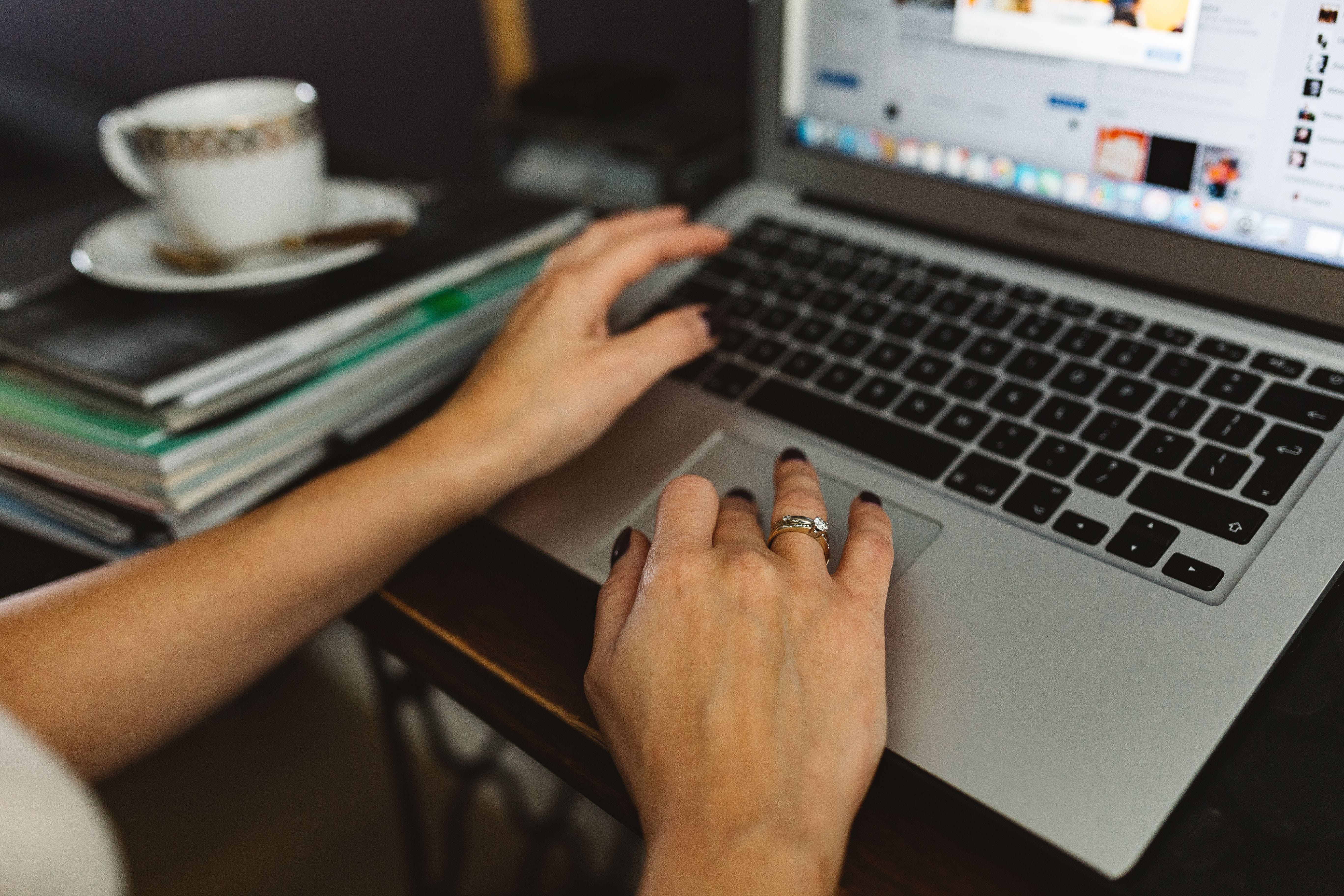 workplace, wireless Technology, business, computer, 5K, food and drink, macbook, people, communication, adult, drink, table, home office, human Hand, busy, HD Wallpaper
