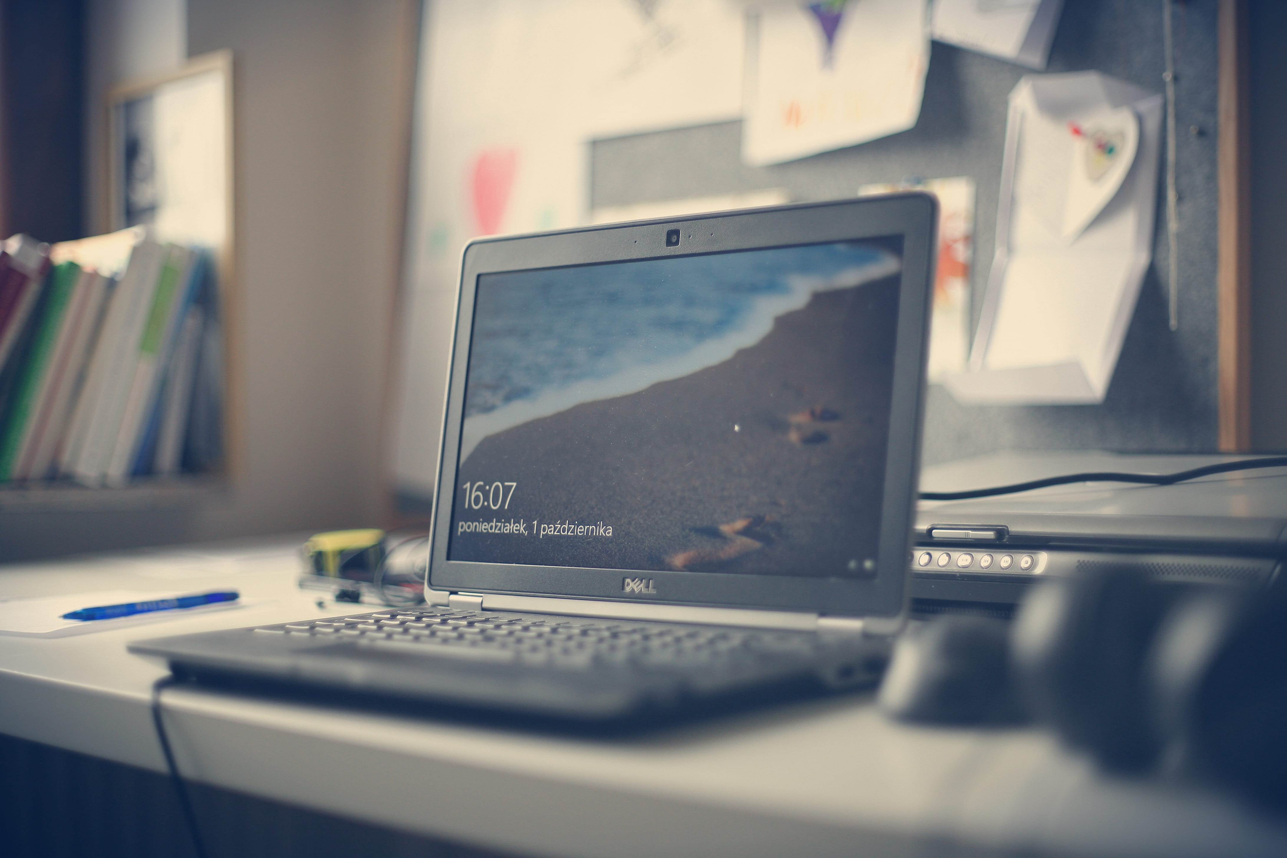 office, dell, connection, keyboard, computer network, electronics, selective focus, internet, data, laptop, 4K, wireless, table, computer, desktop pc, HD Wallpaper