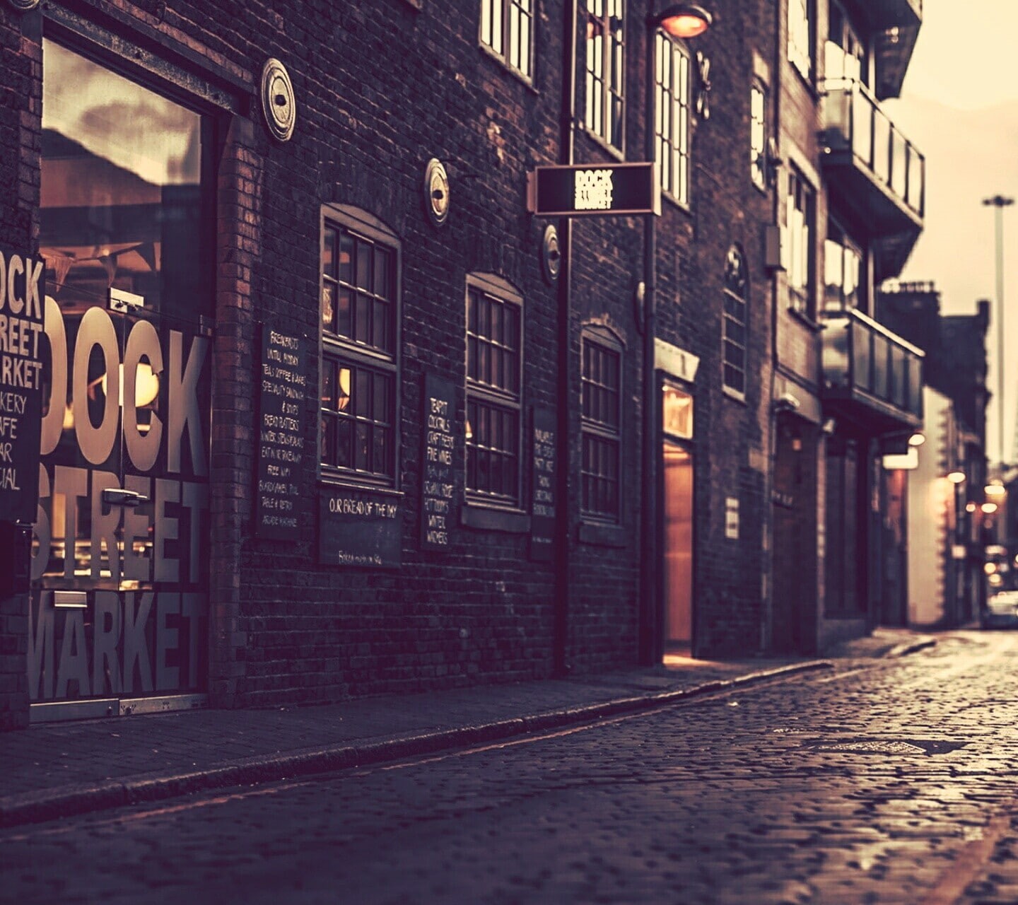 building exterior, alley, built structure, day, street, direction, architecture, window, footpath, road, sidewalk, urban, building, city street, outdoors, HD Wallpaper