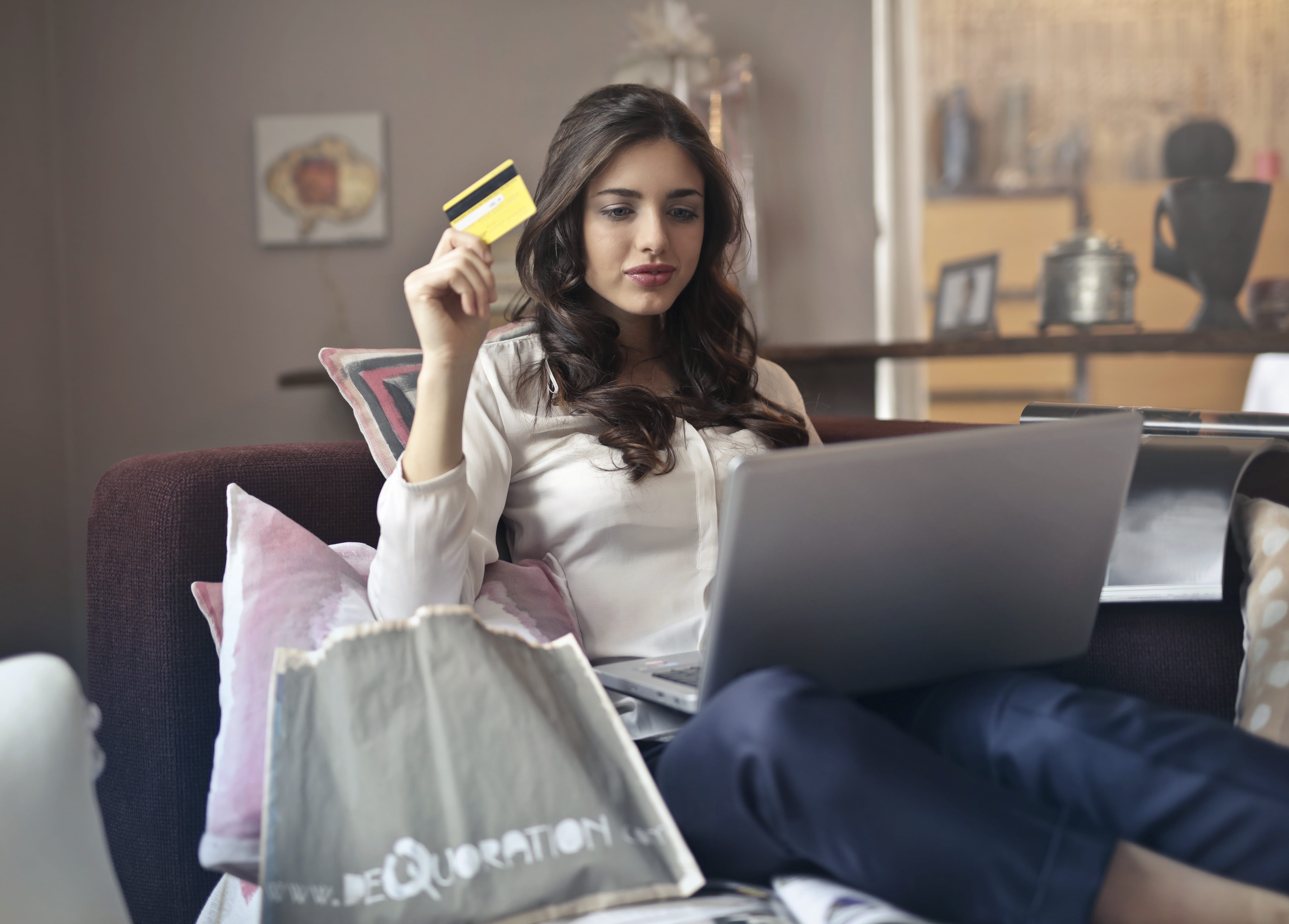 credit, seat, card, pay, casual, sitting, payment, wireless technology, one person, home interior, young women, online, laptop, communication, hairstyle, HD Wallpaper
