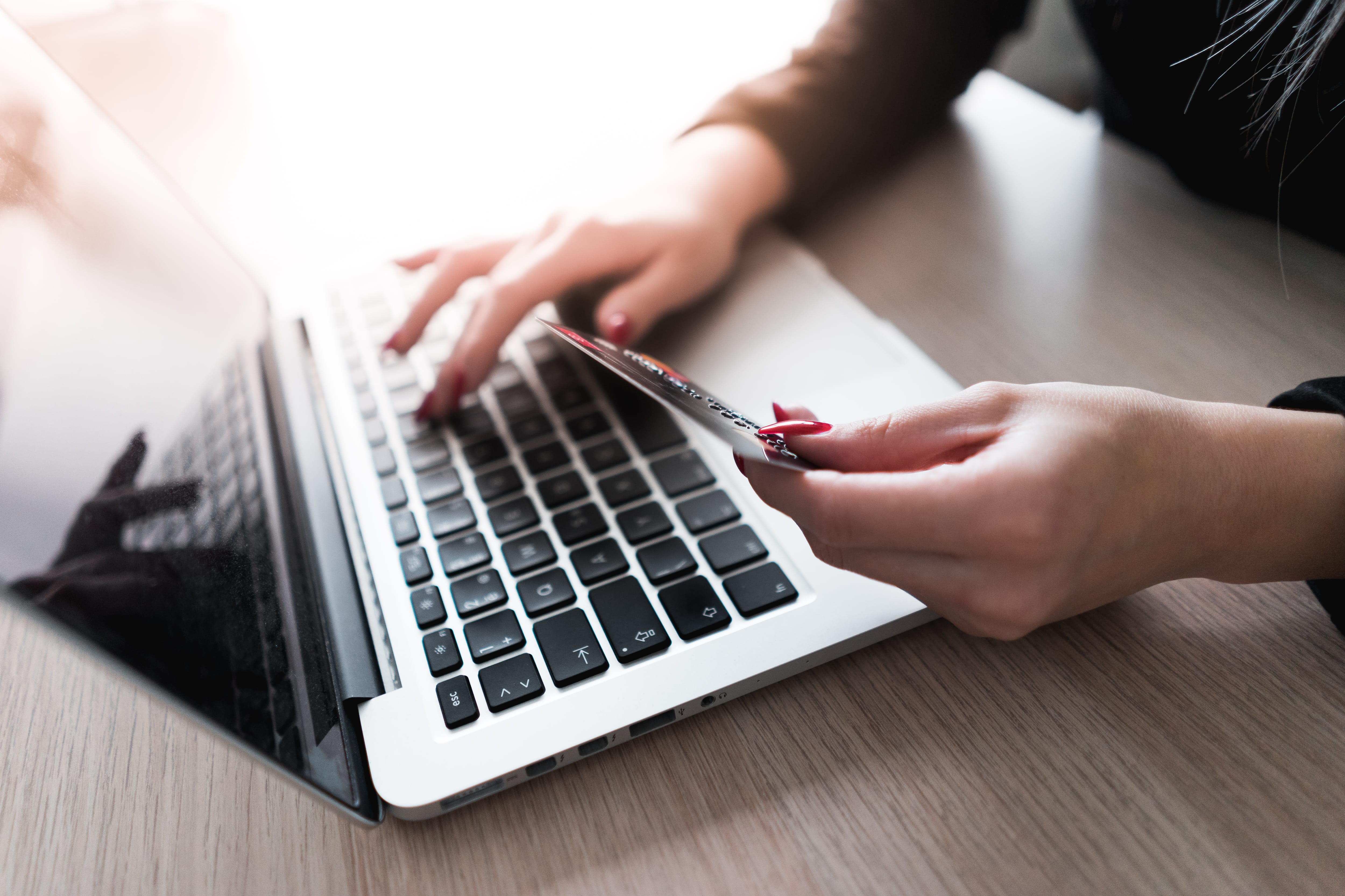 purchasing, young adult, modern, credit cards, one person, connection, macbook, numbers, technology, human hand, close-up, selective focus, entrepreneur, HD Wallpaper