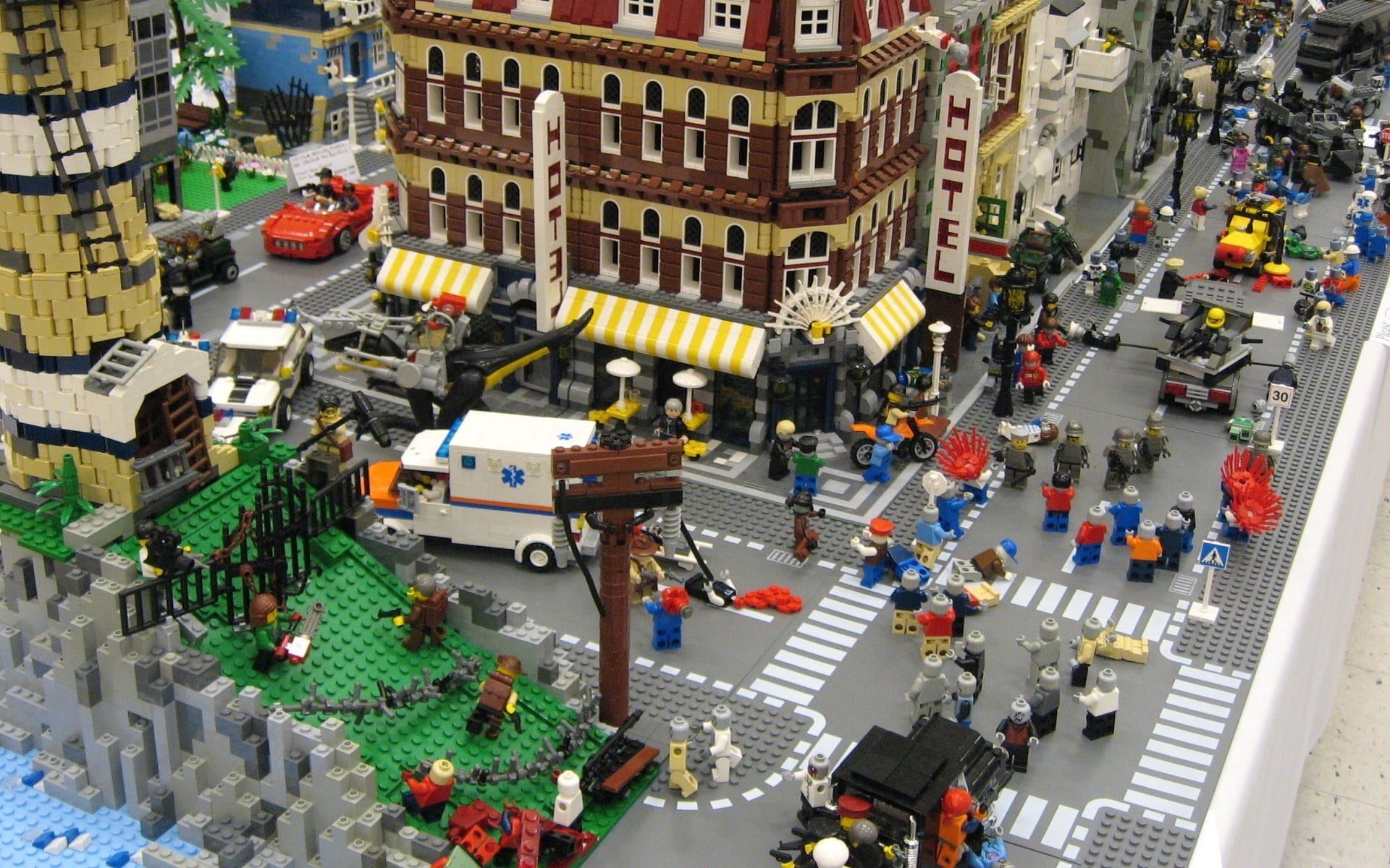 1080P, architecture, traffic, toys, land vehicle, city street, day, car, incidental people, large group of people, building exterior, city, high angle view, HD Wallpaper