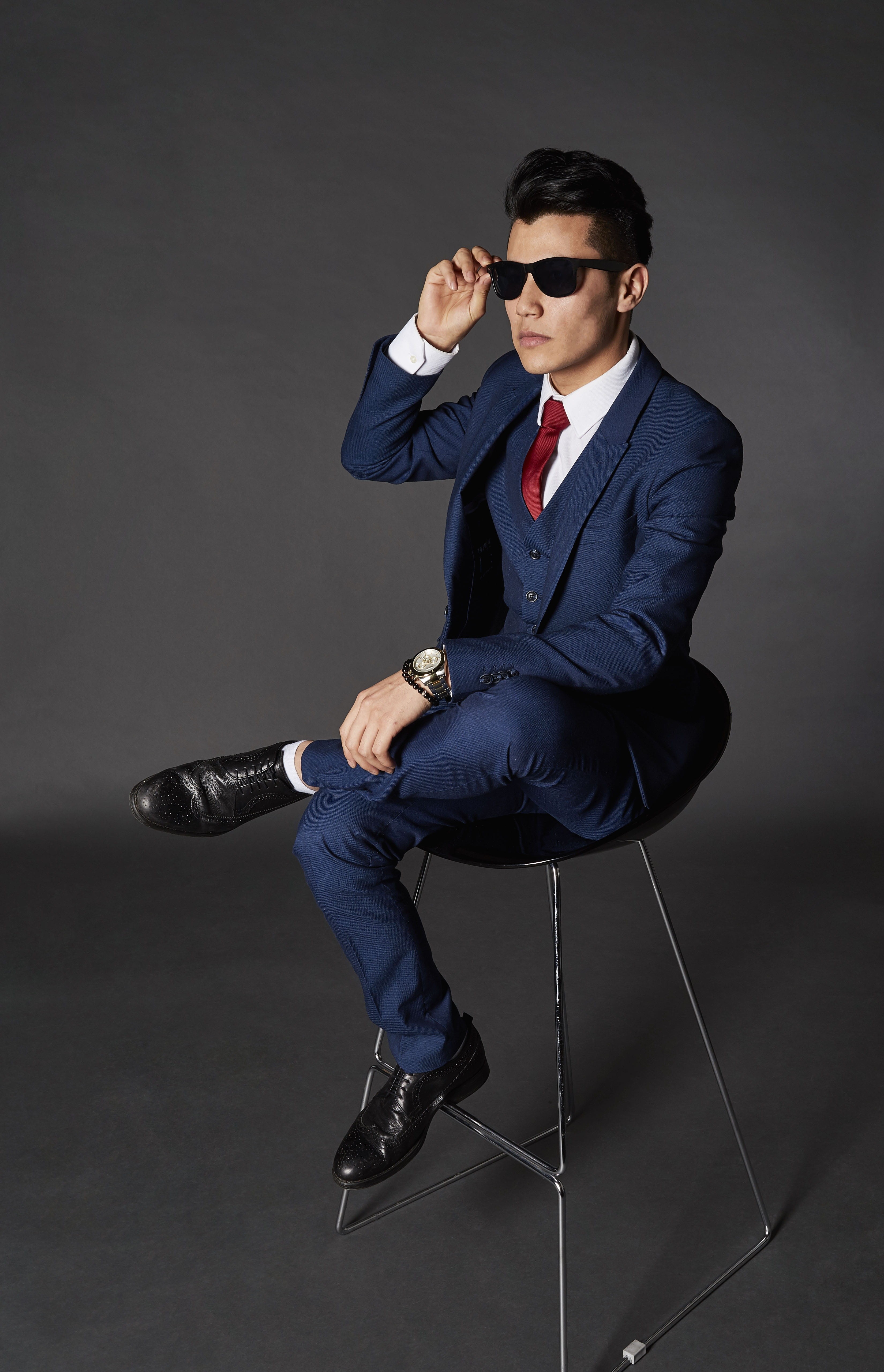 leadership, young men, studio shot, royal, hair, stylish, business, friends, full length, 5K, well-dressed, holding, elegant, clothing, luxury, one person, Phone HD Wallpaper