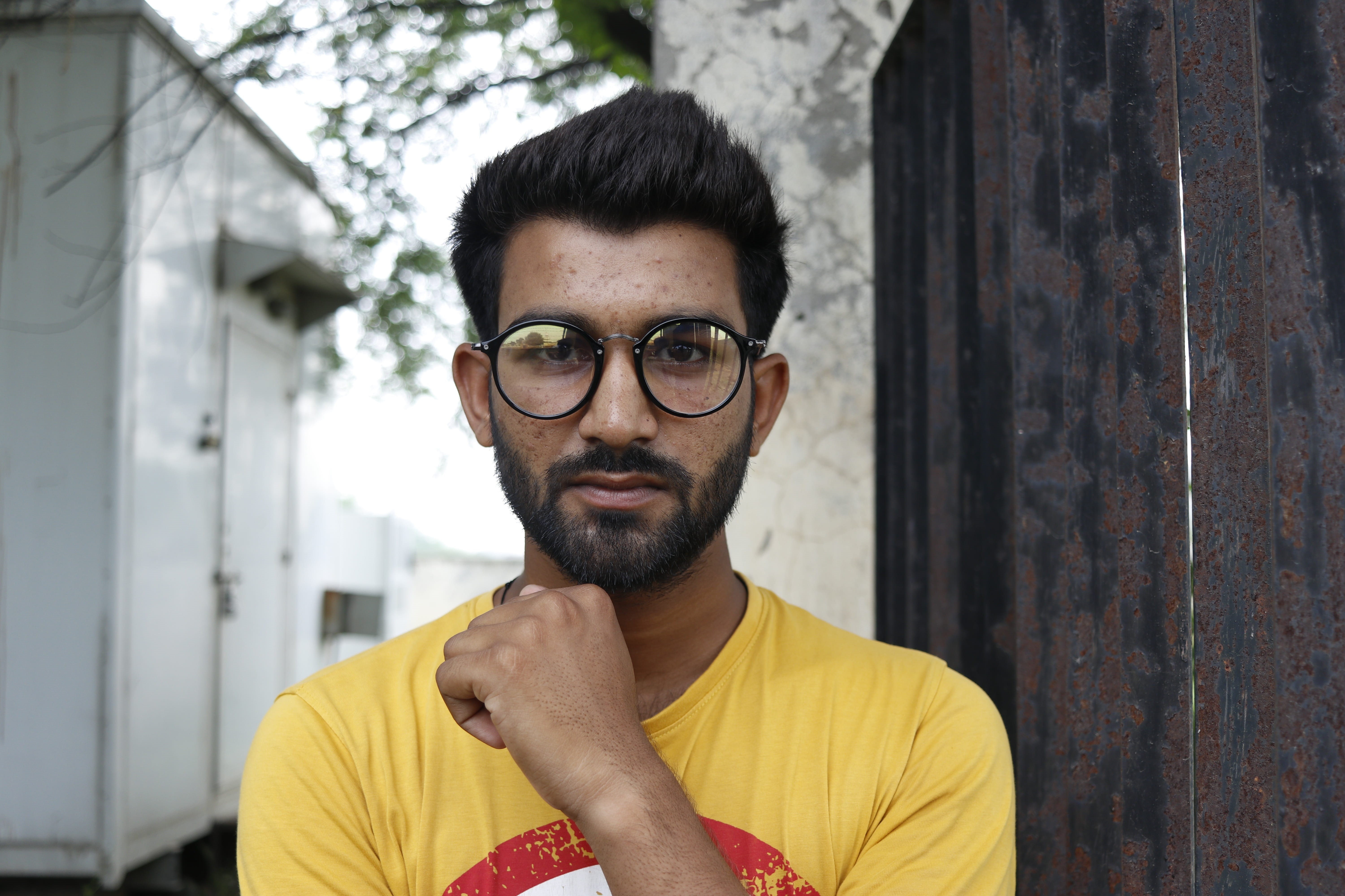 young men, emotions, person, young adult, confident, eyeglasses, adult, lifestyles, alone, handsome, photographer, attractive, smiling, t-shirt, people, HD Wallpaper