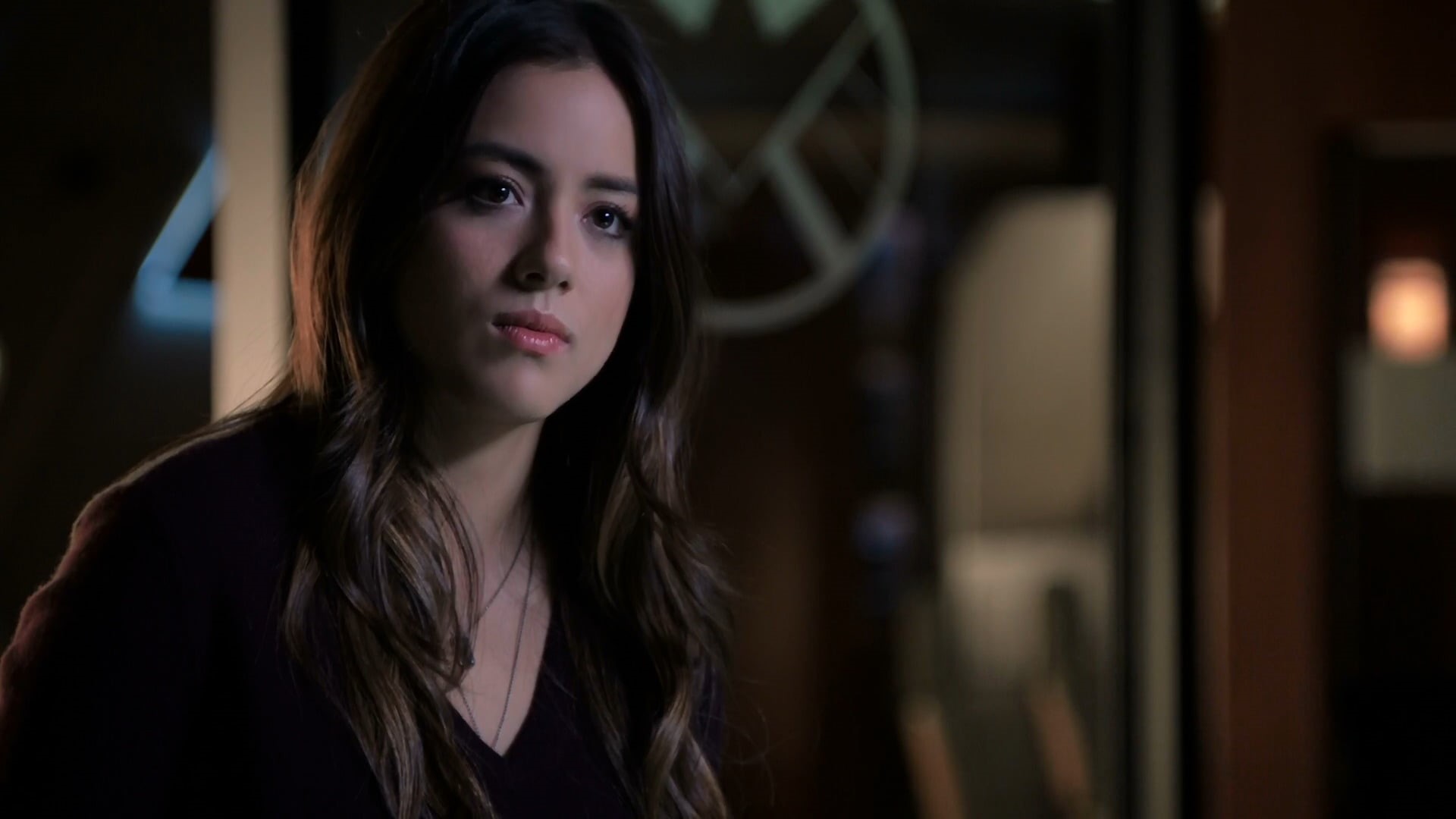 adult, 1080P, looking at camera, S.H.I.E.L.D., hairstyle, indoors, TV, focus on foreground, portrait, beautiful people, beauty, Agents of S.H.I.E.L.D., HD Wallpaper