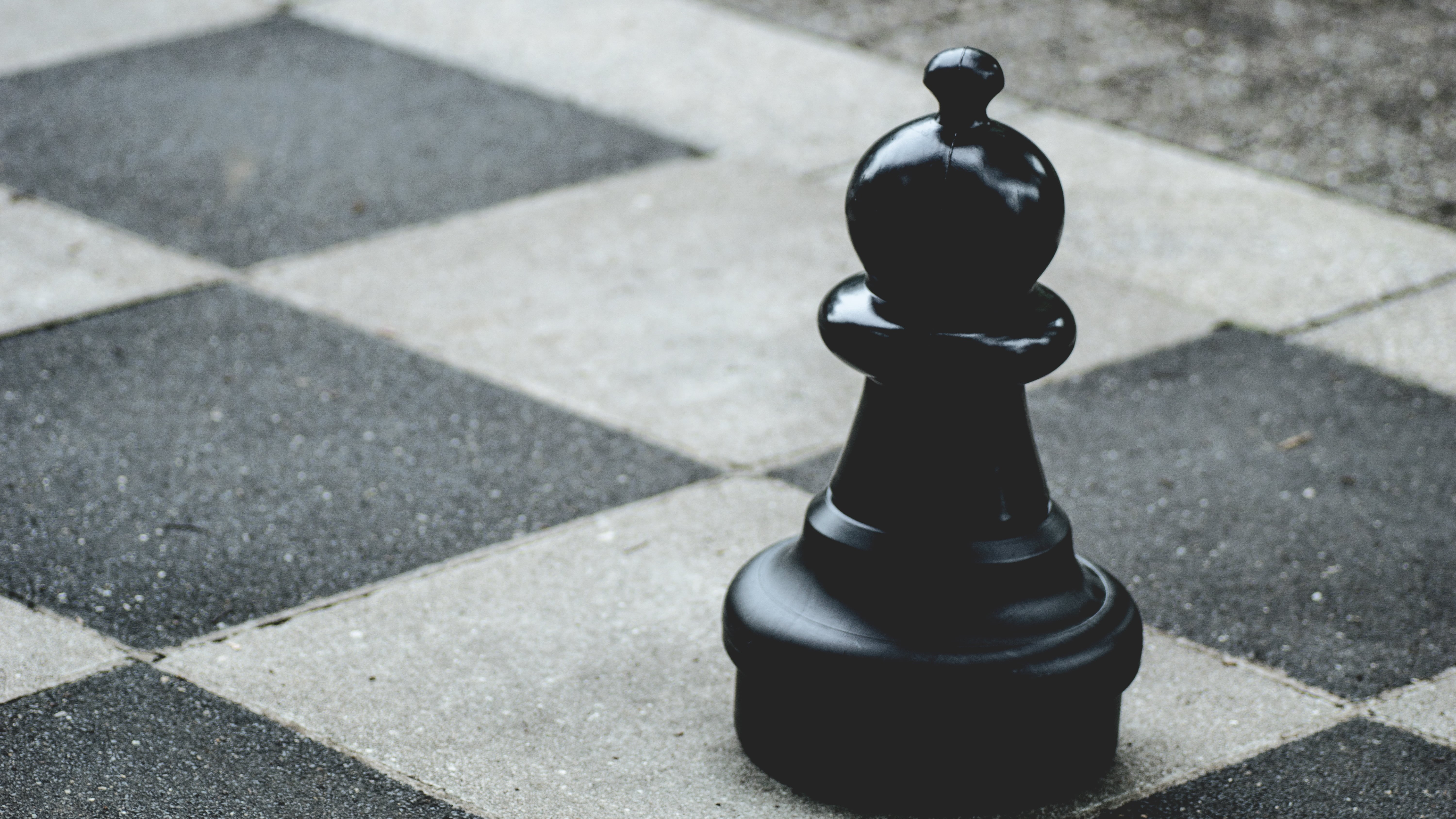 chess, footpath, street, leisure games, board game, day, relaxation, business, elephant, sport, bw, black Color, sunlight, white, black, success, chess piece, HD Wallpaper