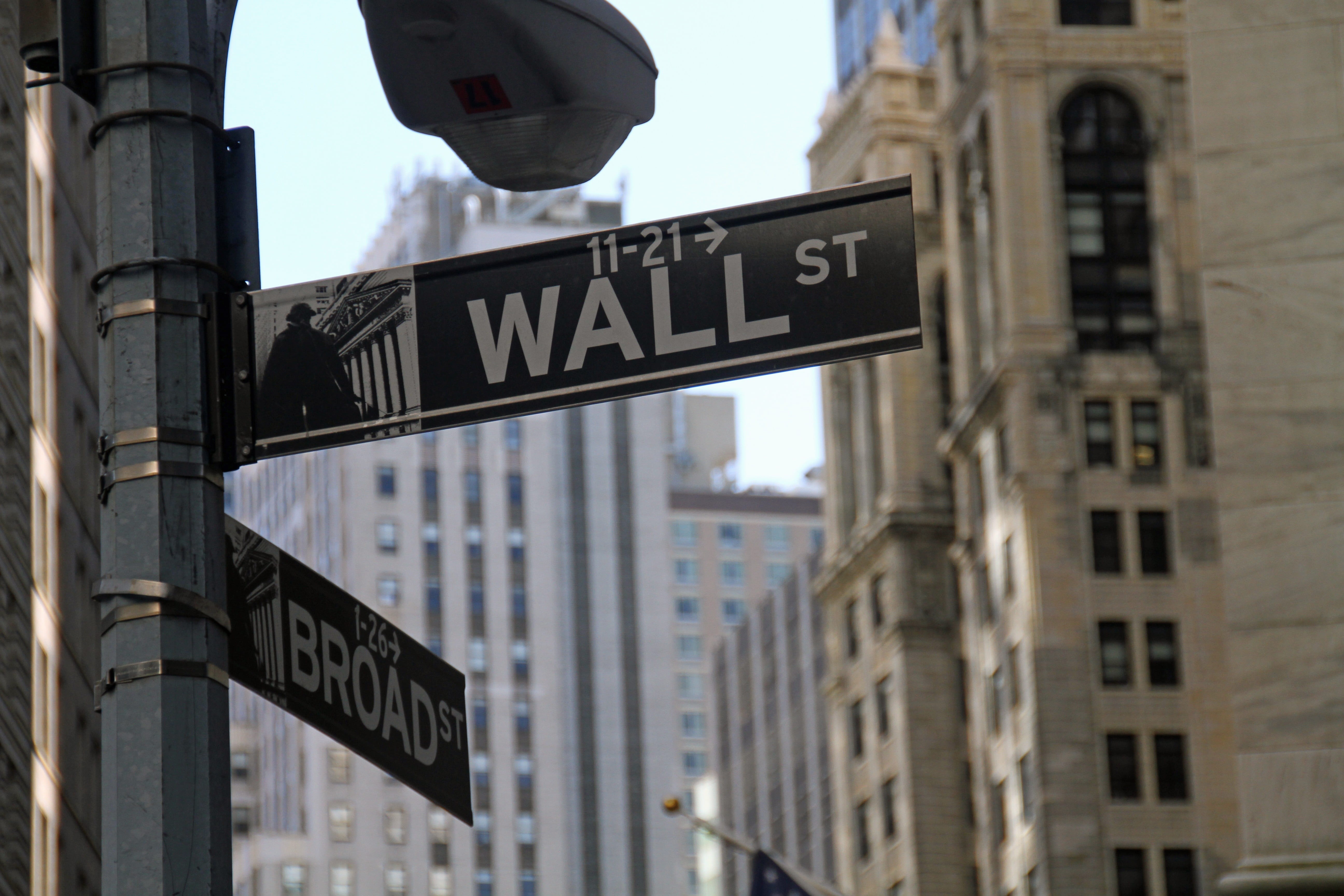 built structure, day, post, market, light, western script, stock exchange, daytime, new, 5K, low angle view, thirds, street name sign, road sign, guidance, HD Wallpaper