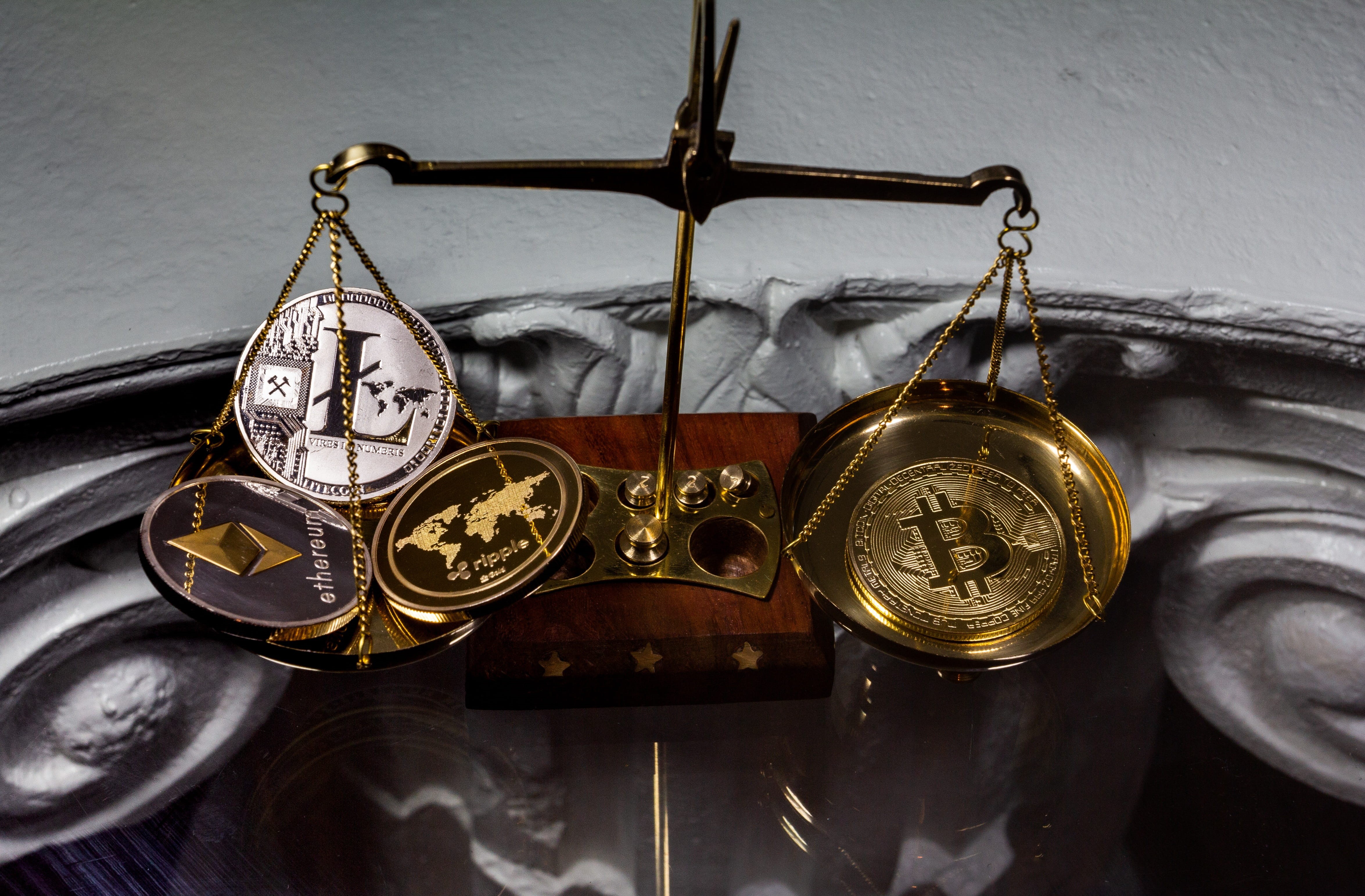investment, exchange, pocket watch, close-up, blockchain, history, cryptography, bitcoin, litecoin, cryptocurrency, old, ornate, number, currency, time, HD Wallpaper