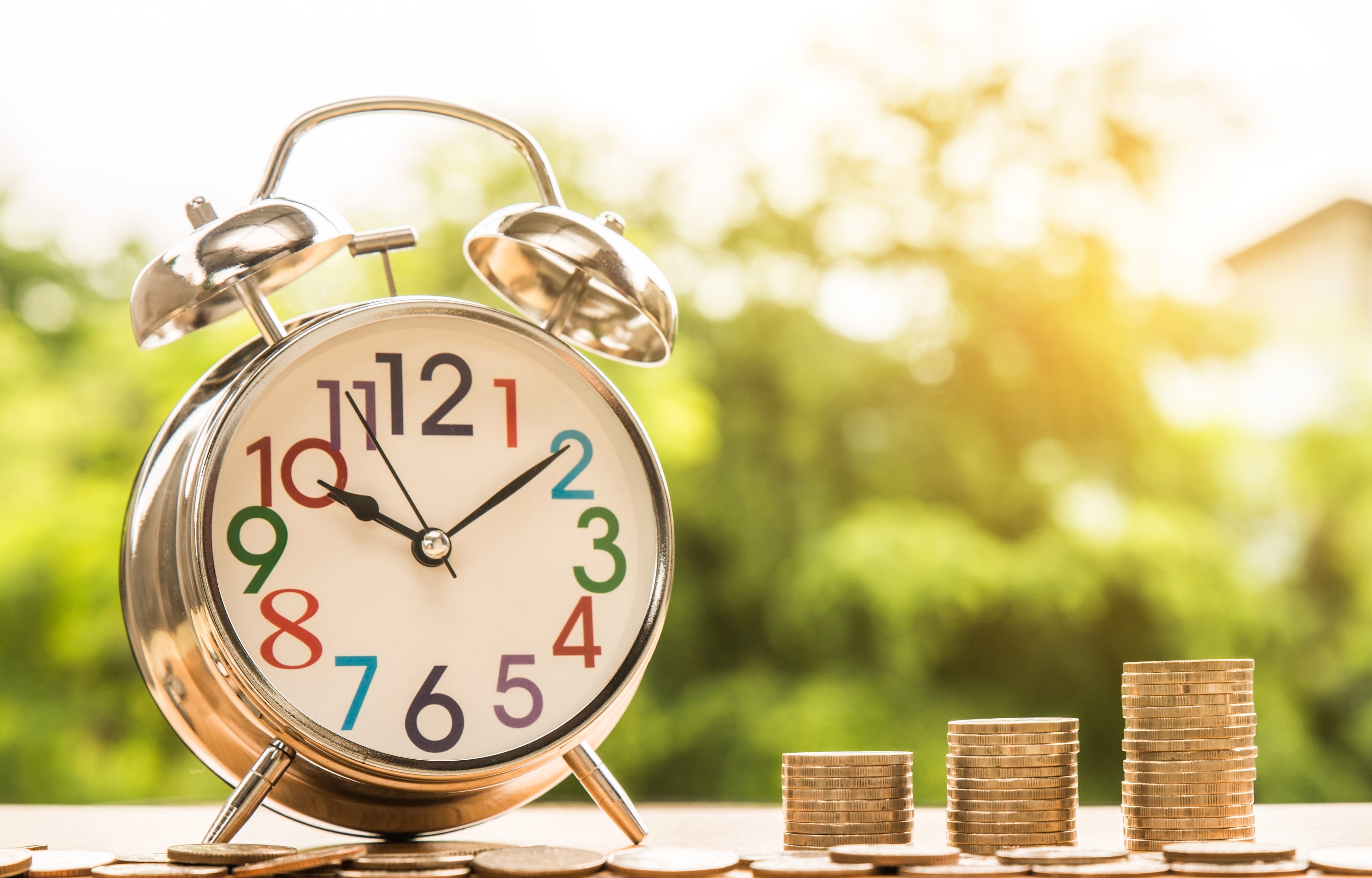deadline, basket, 4K, business, salary, metal, sky, alarm clock, rich, financial, loan, time, morning, stack, clock, minute hand, savings, table, wealth, HD Wallpaper